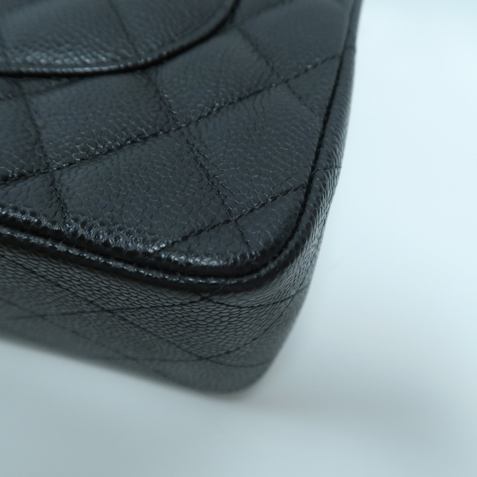 CHANEL 菱格Caviar皮革Classic Flap Jumbo銀扣鏈帶肩背袋黑色