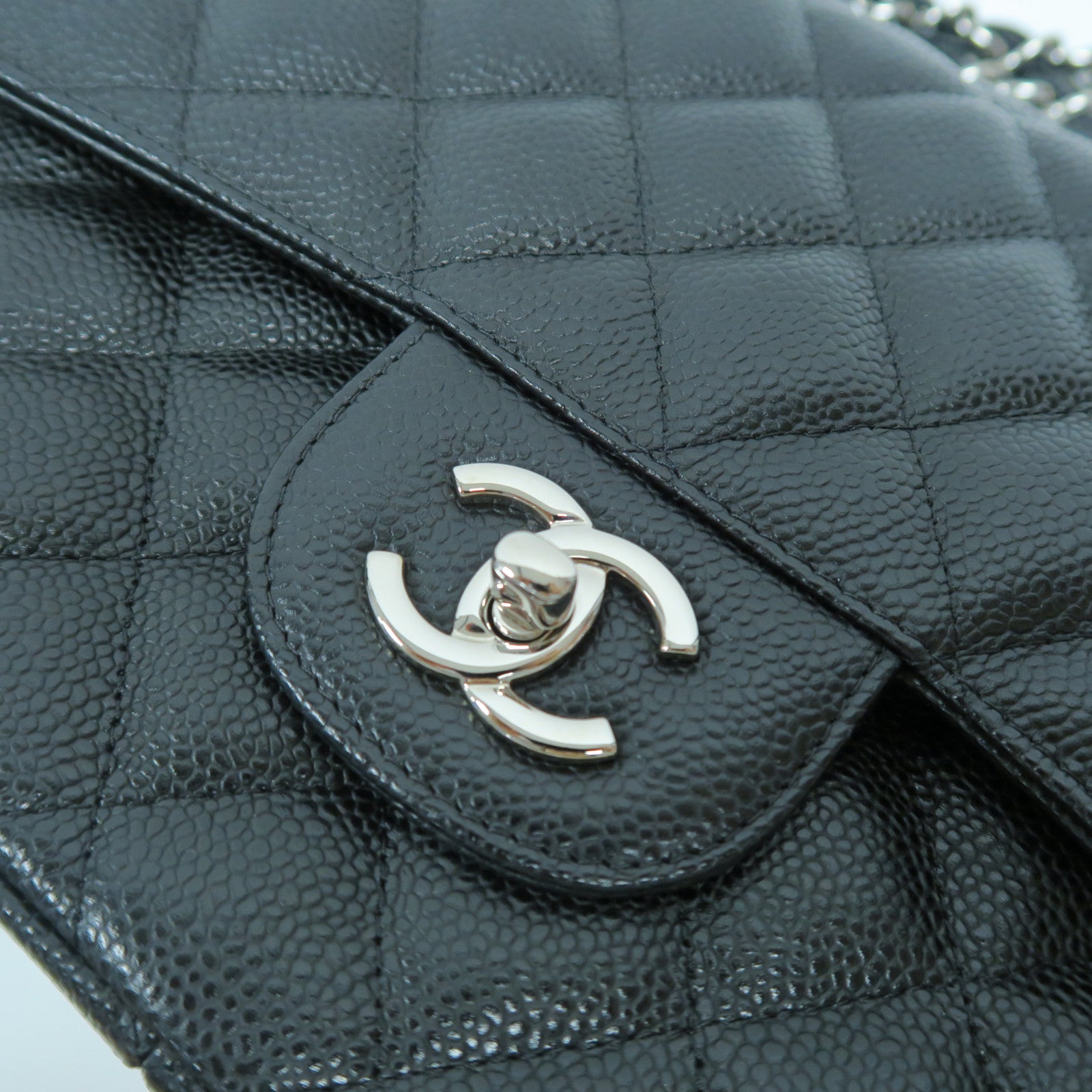 CHANEL 菱格Caviar皮革Classic Flap Jumbo銀扣鏈帶肩背袋黑色