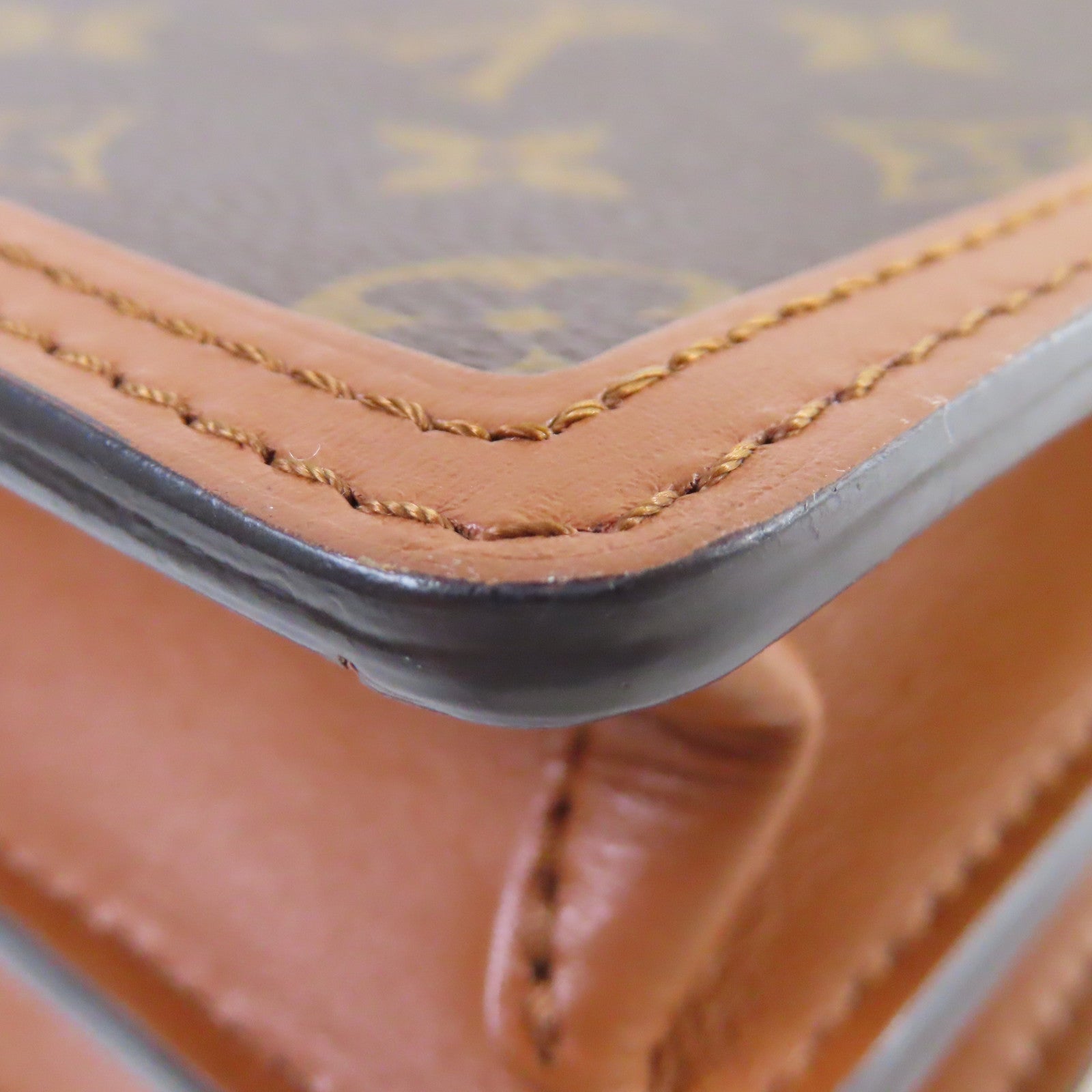 LOUIS VUITTON Monogram Mini Dauphine Shoulder Bag金扣肩背袋啡色