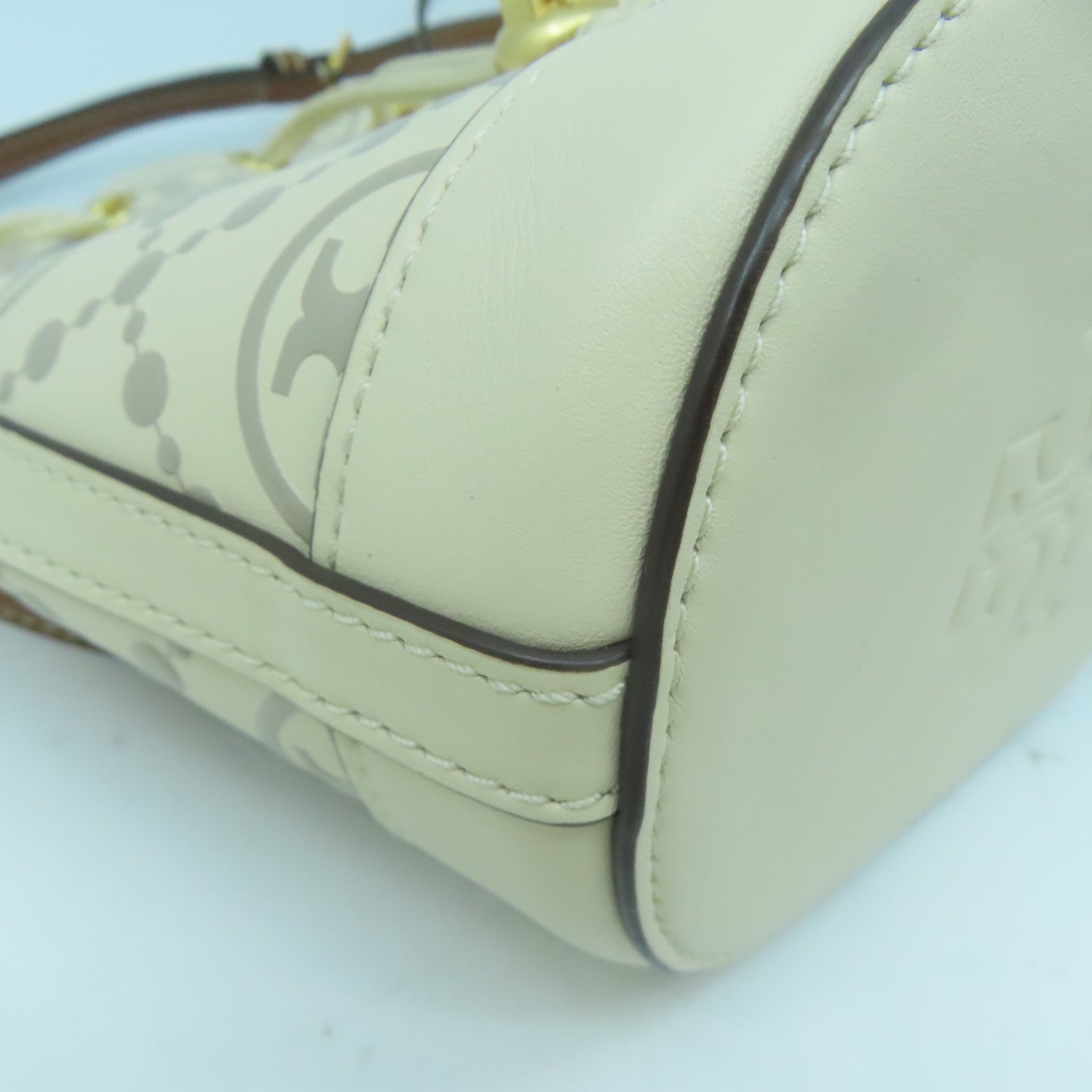 Tory Burch 牛皮皮革T Monogram Embossed Mini Bucket Bag金扣手挽肩背兩用袋米色/灰色