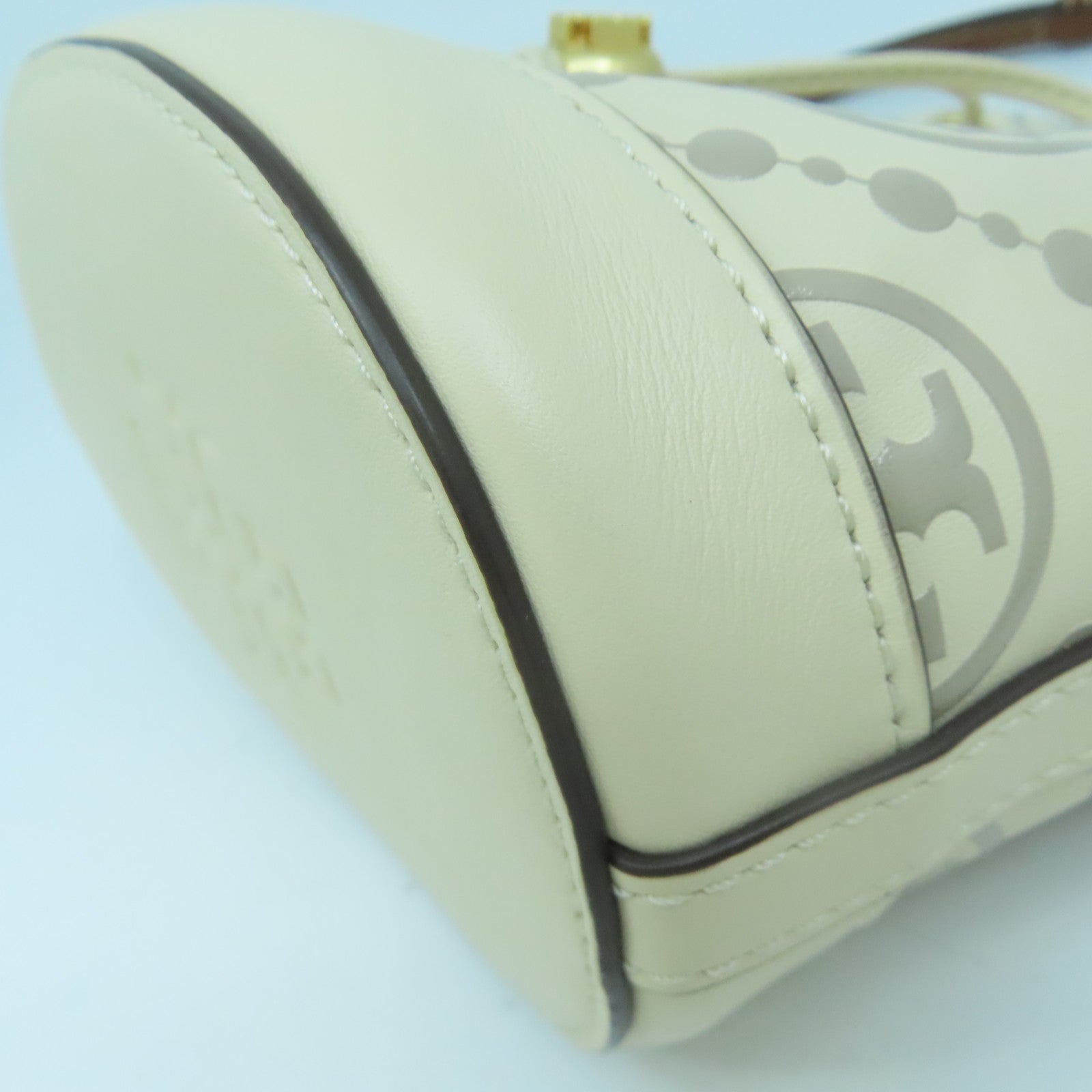 Tory Burch 牛皮皮革T Monogram Embossed Mini Bucket Bag金扣手挽肩背兩用袋米色/灰色