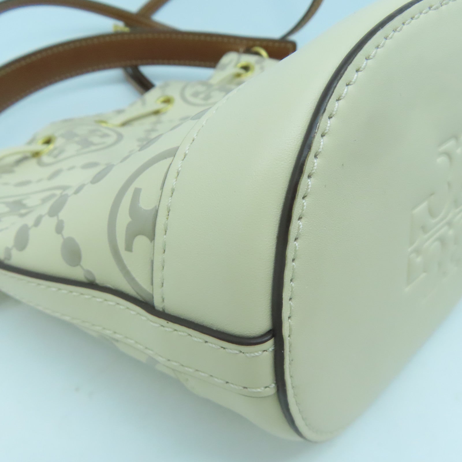 Tory Burch 牛皮皮革T Monogram Embossed Mini Bucket Bag金扣手挽肩背兩用袋米色/灰色