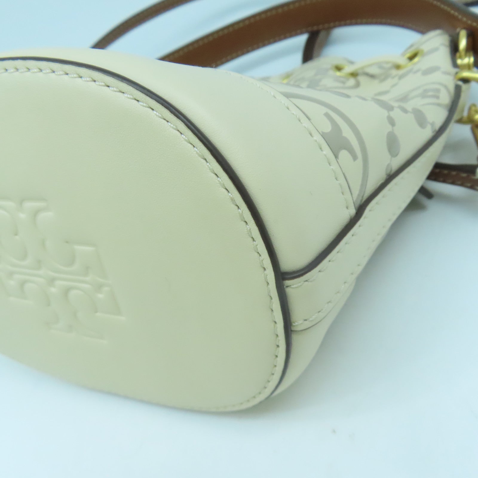 Tory Burch 牛皮皮革T Monogram Embossed Mini Bucket Bag金扣手挽肩背兩用袋米色/灰色