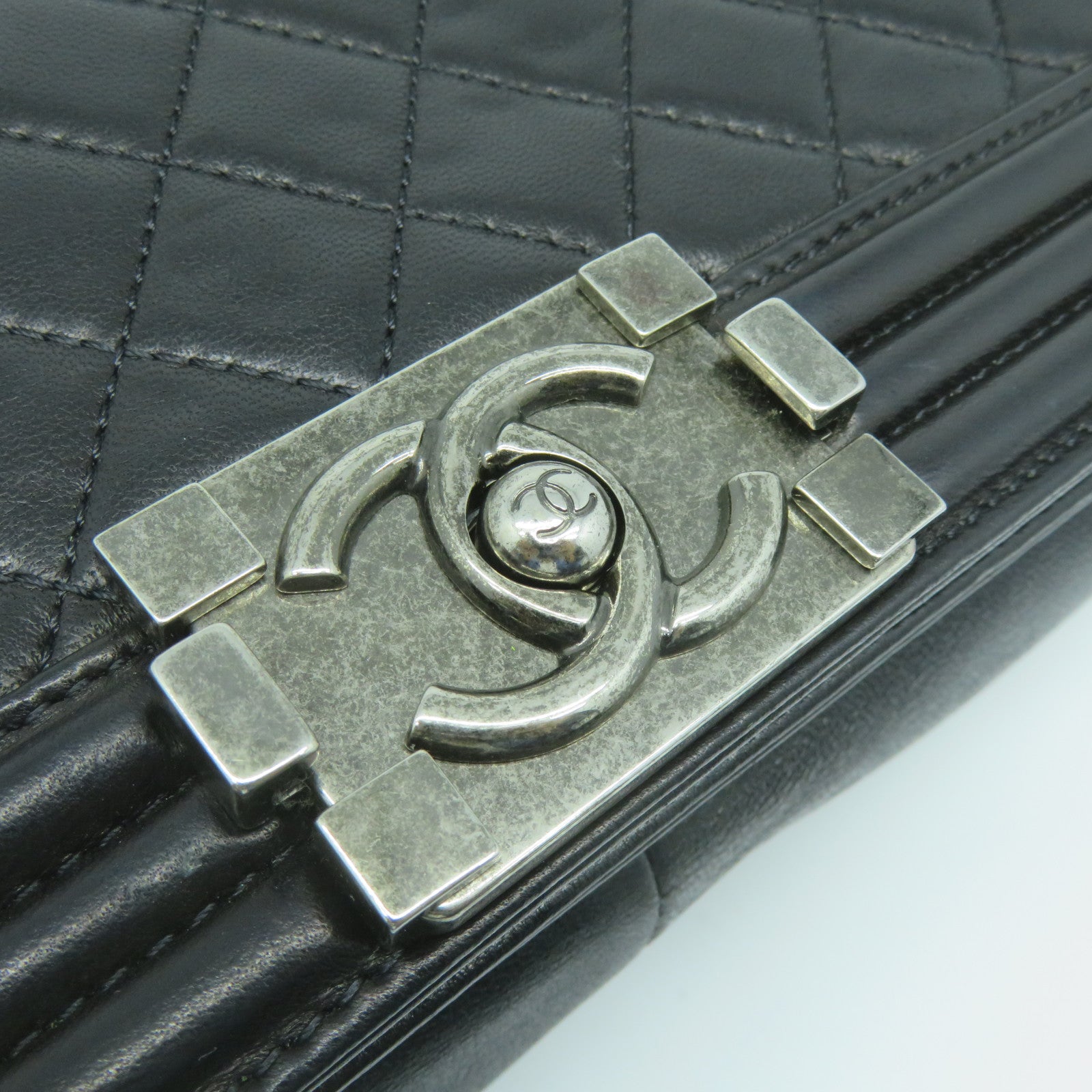 CHANEL 菱格羊皮皮革Boy 30cm银扣链带肩背袋黑色