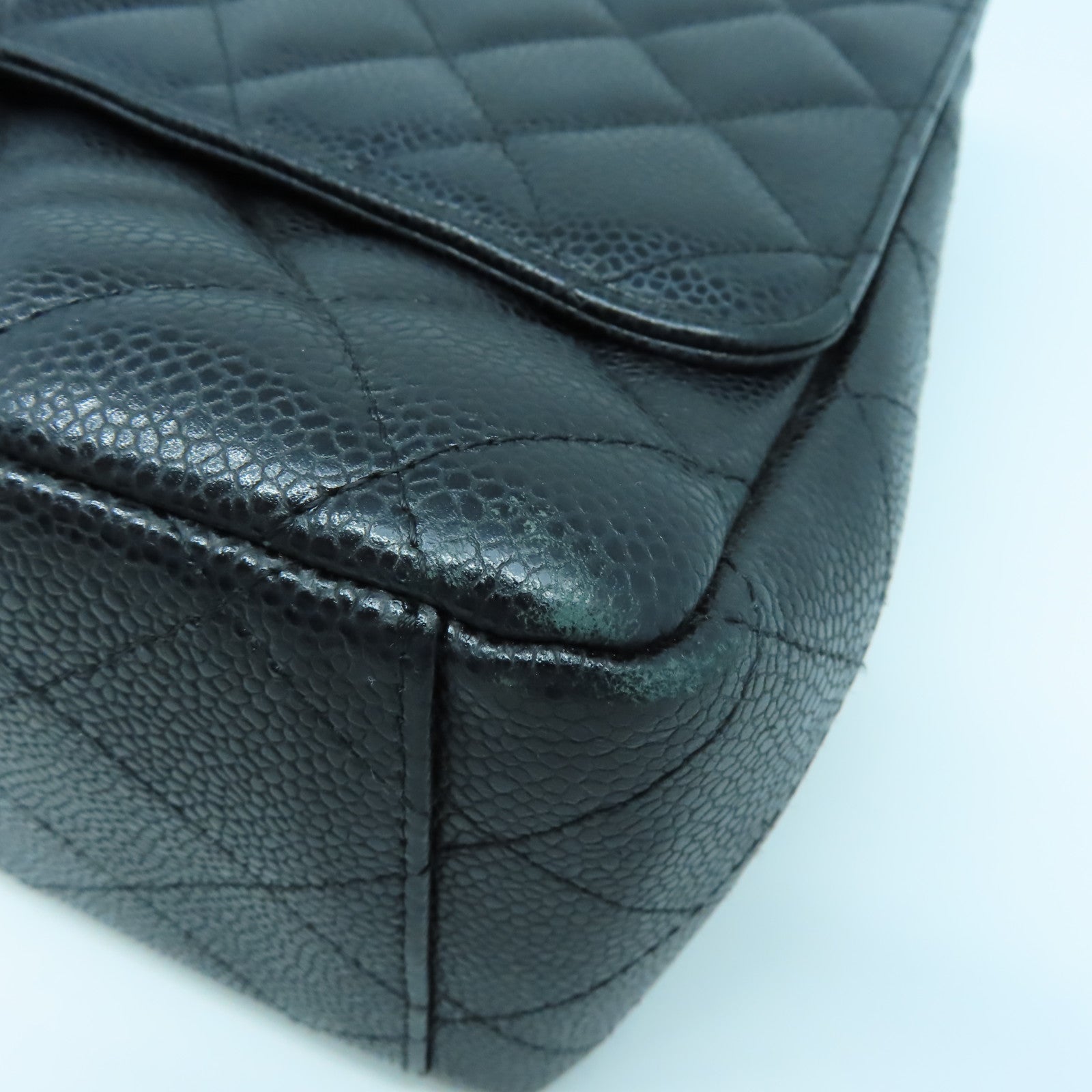 CHANEL 菱格Caviar皮革Maxi Jumbo金扣鏈帶肩背袋黑色