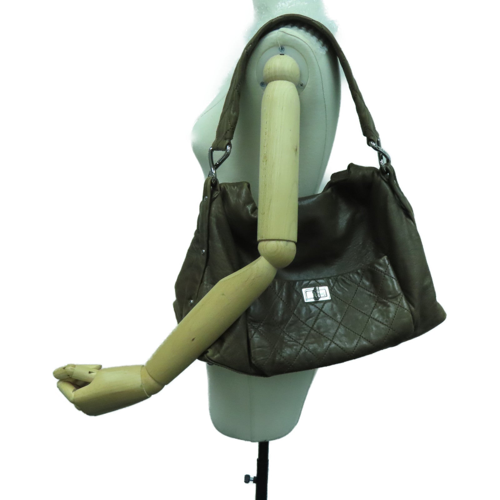 CHANEL 【激减优惠】菱格牛皮皮革Shoulder Bag银扣肩背袋啡色