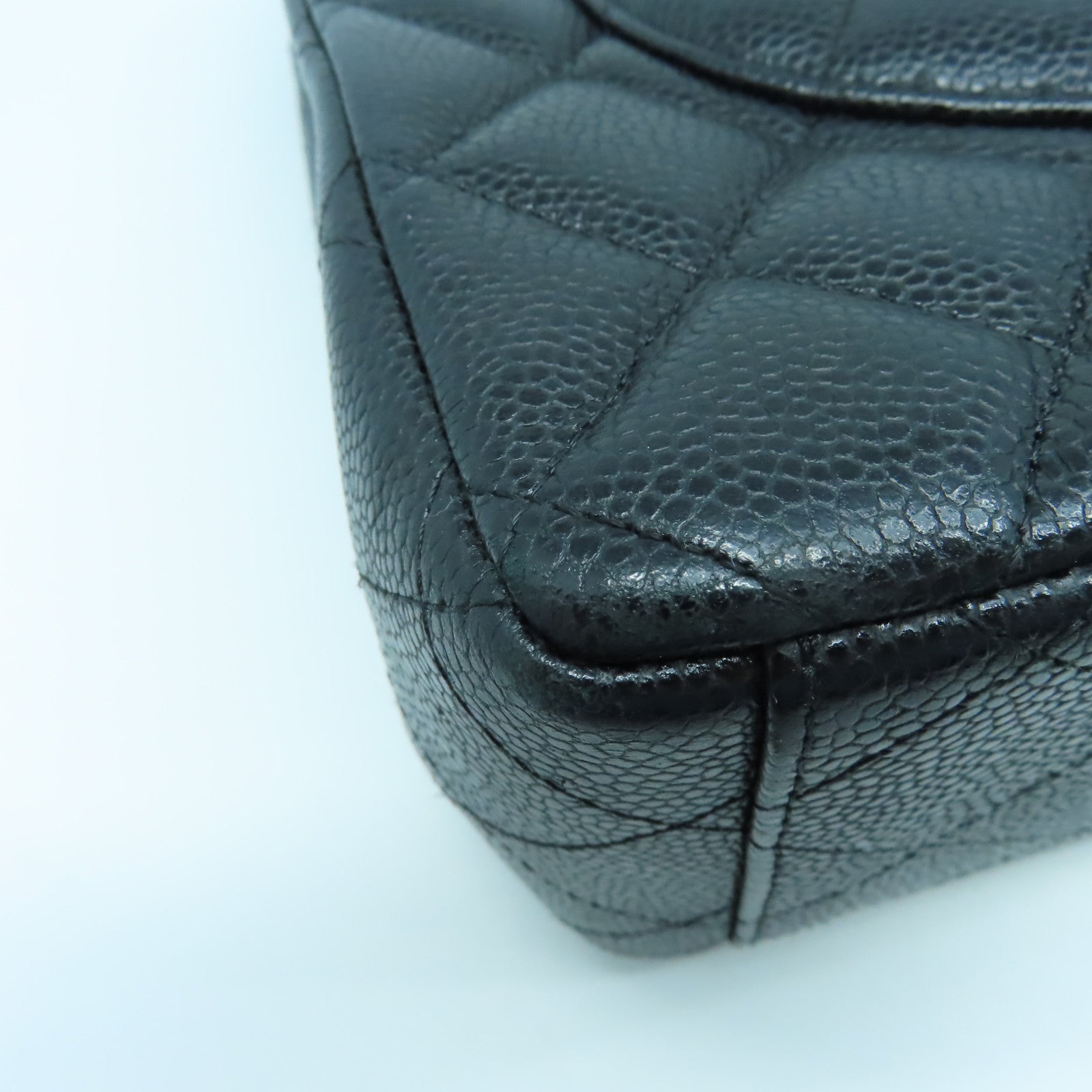 CHANEL 菱格Caviar皮革Maxi Jumbo金扣鏈帶肩背袋黑色