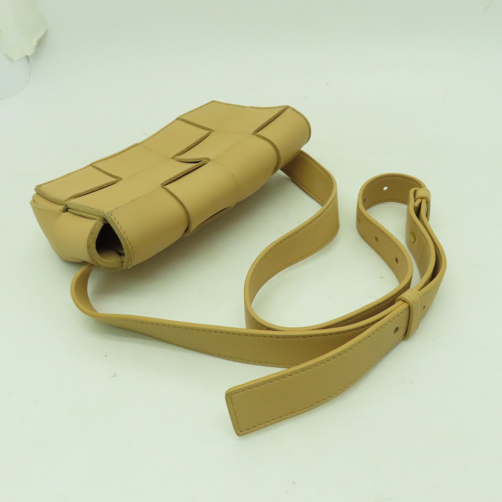 BOTTEGA VENETA 織紋皮革Waist Bag金扣腰包米色