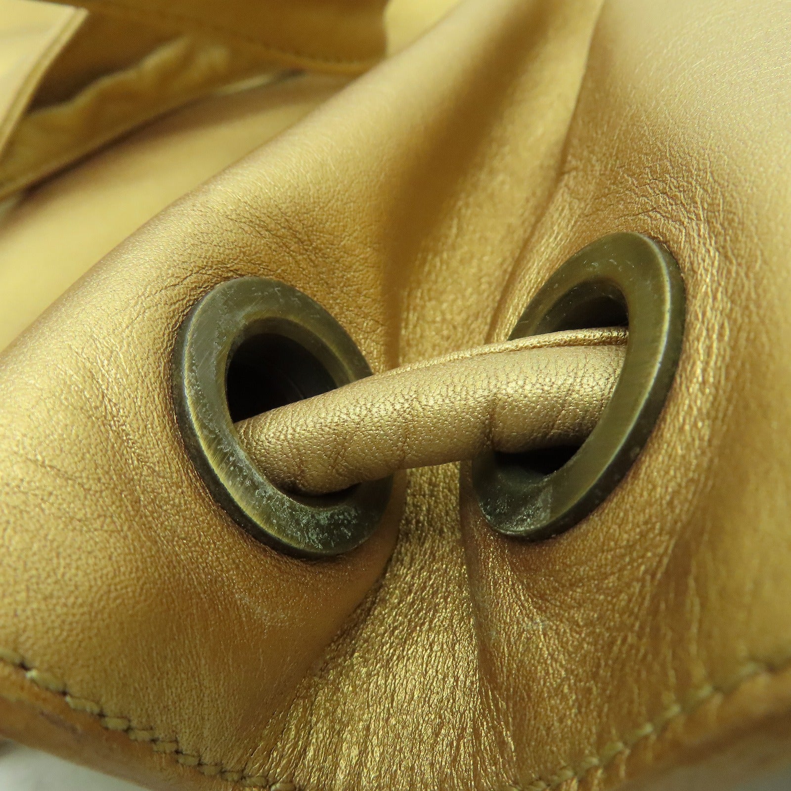 Roger Vivier 皮革Roger Vivier金扣肩背袋金色