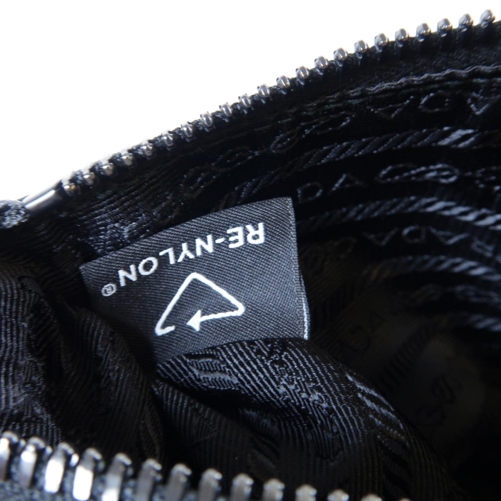 PRADA 尼龍/Saffiano皮革Shoulder Bag銀扣肩背袋黑色