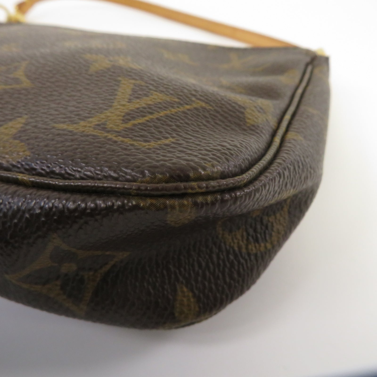LOUIS VUITTON Monogram Pochette Accessoires金扣手挽袋啡色