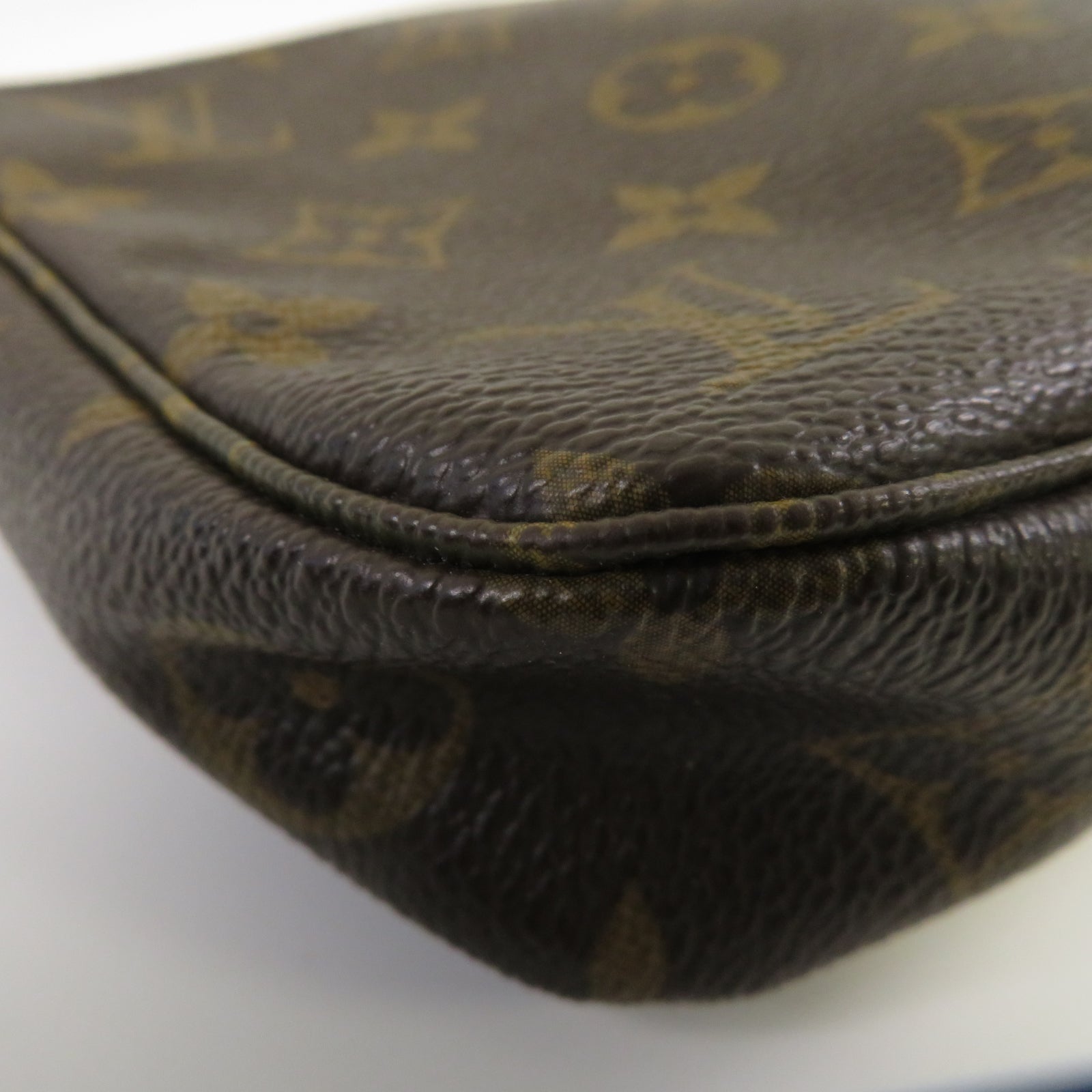 LOUIS VUITTON Monogram Pochette Accessoires金扣手挽袋啡色