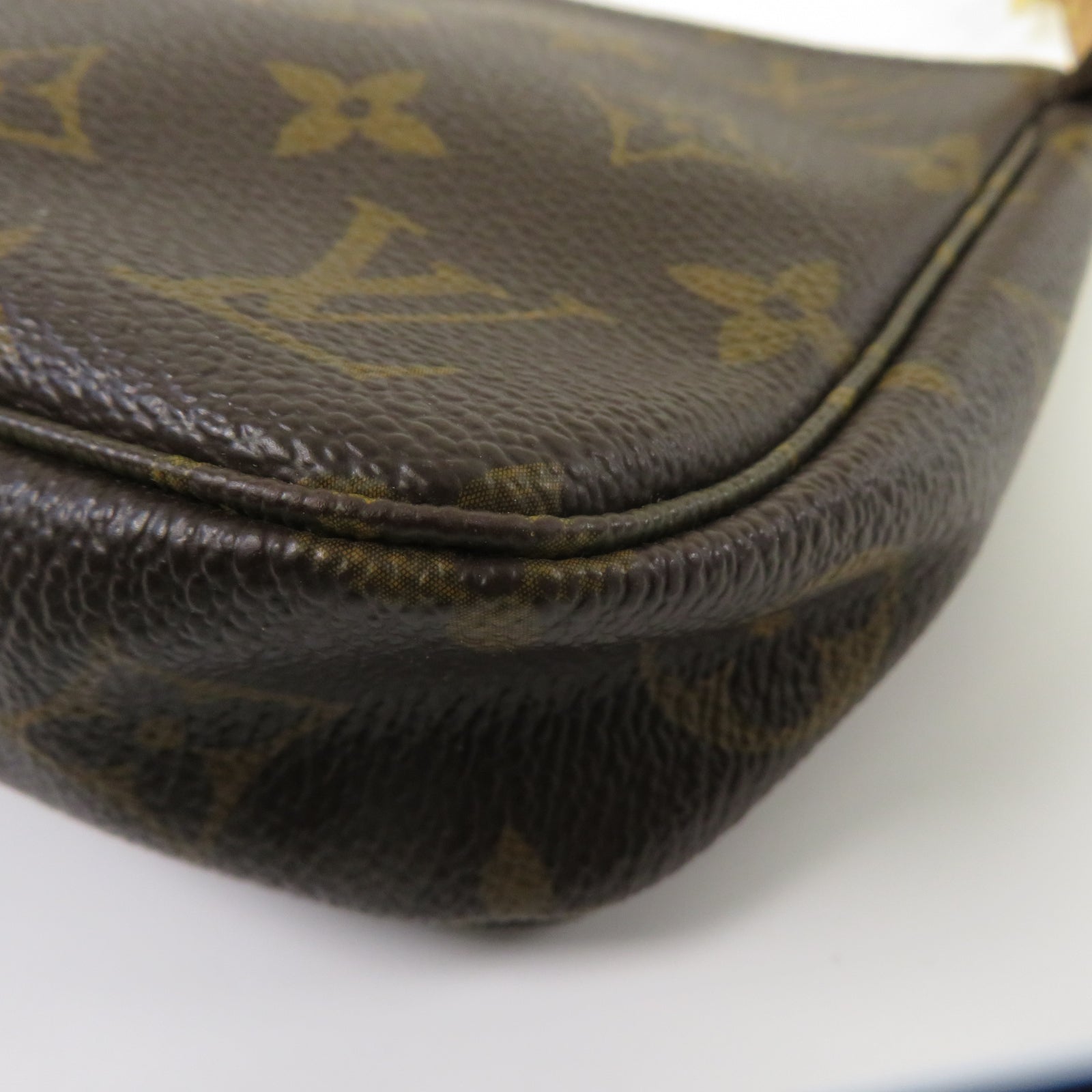LOUIS VUITTON Monogram Pochette Accessoires金扣手挽袋啡色