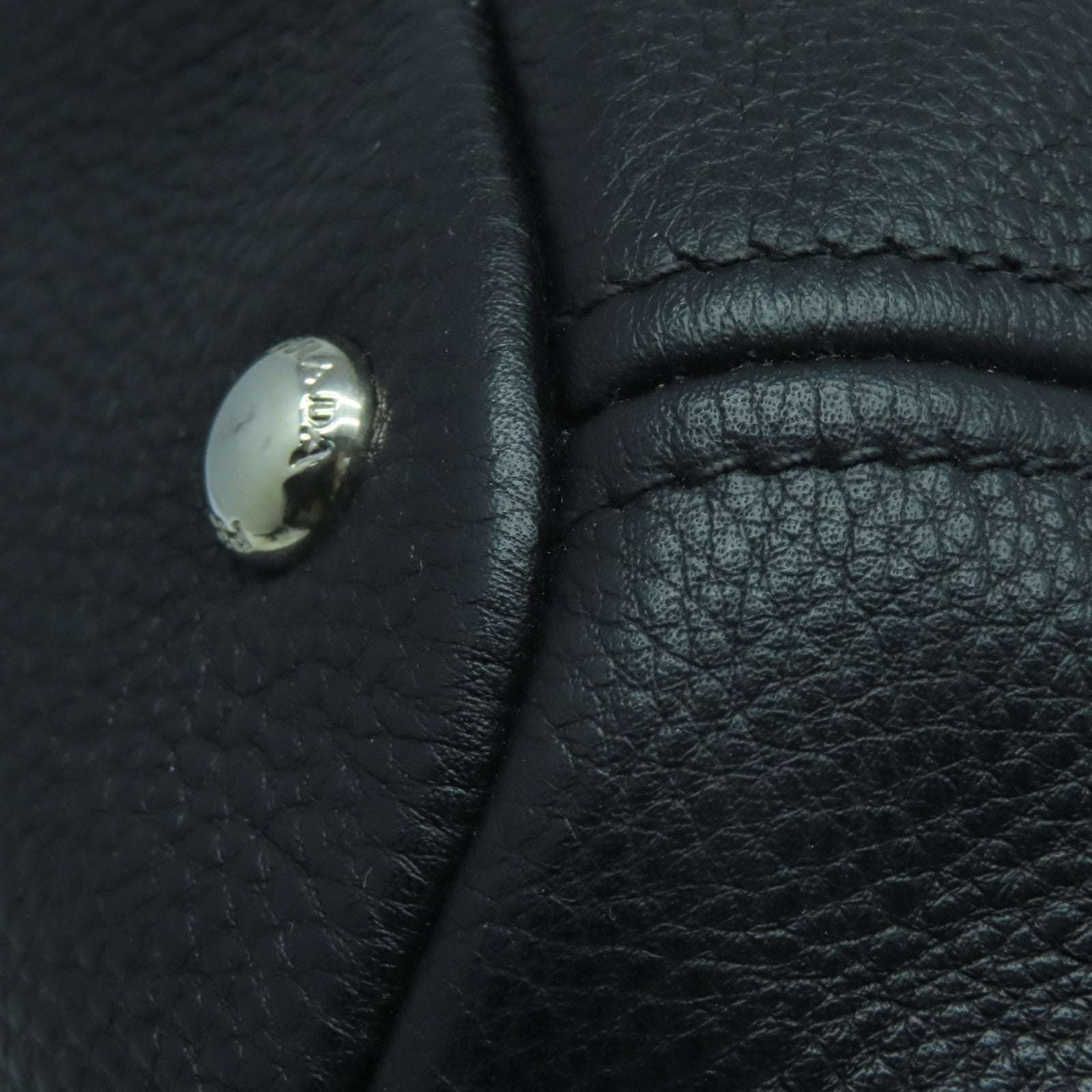 PRADA 牛皮皮革Shoulder Bag銀扣肩背袋黑色