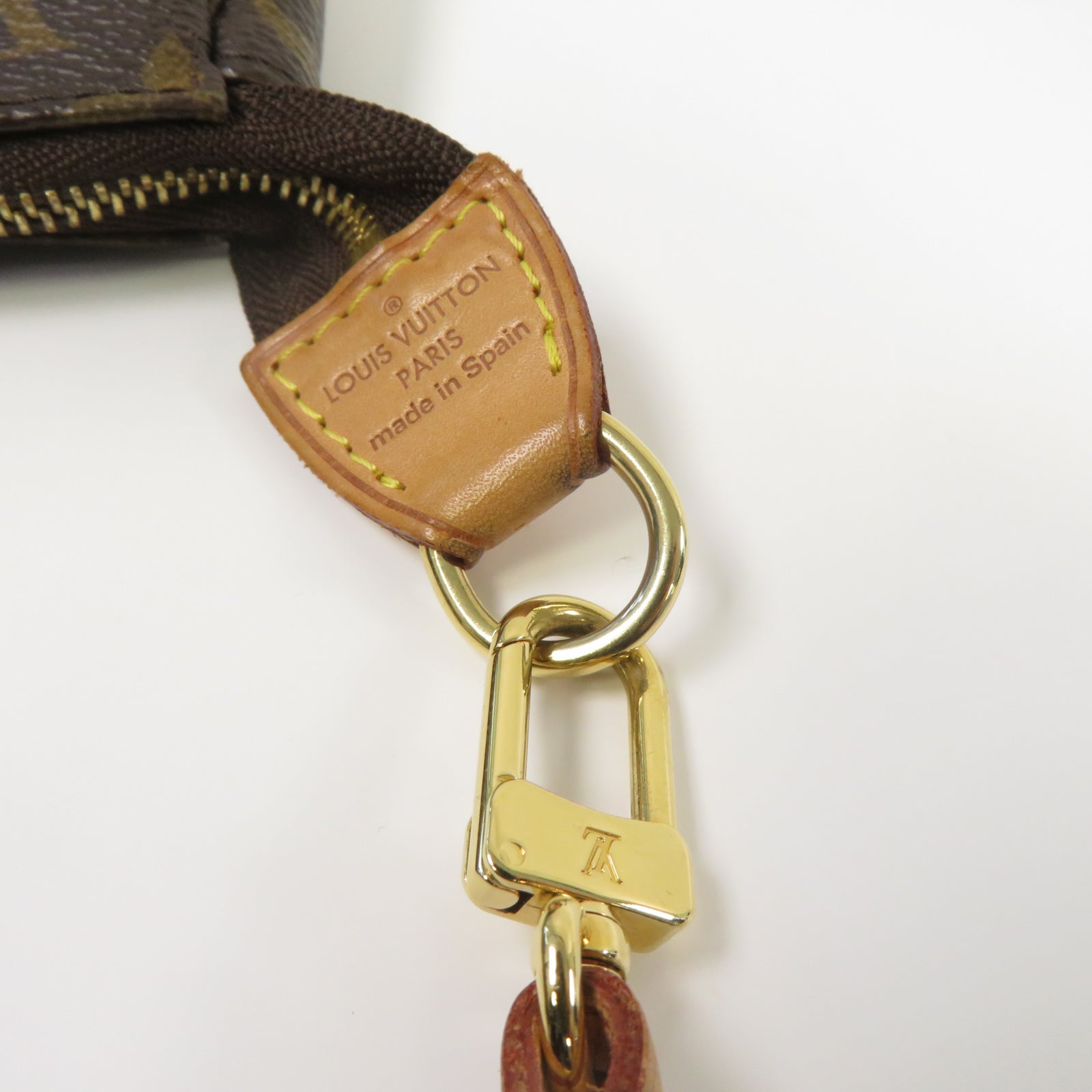 LOUIS VUITTON Monogram Pochette Accessoires金扣手挽袋啡色