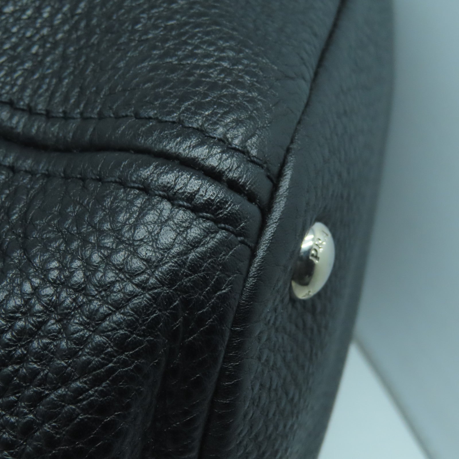 PRADA 牛皮皮革Shoulder Bag銀扣肩背袋黑色