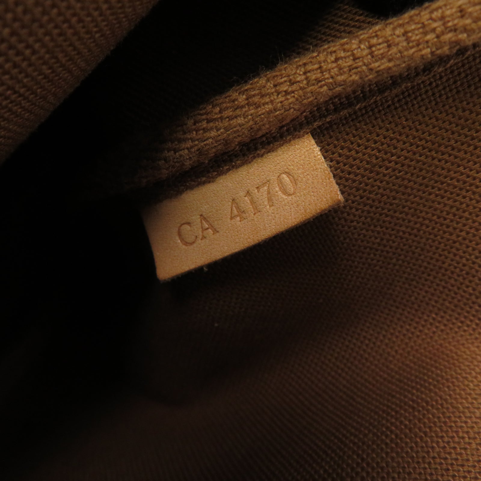 LOUIS VUITTON Monogram Pochette Accessoires金扣手挽袋啡色