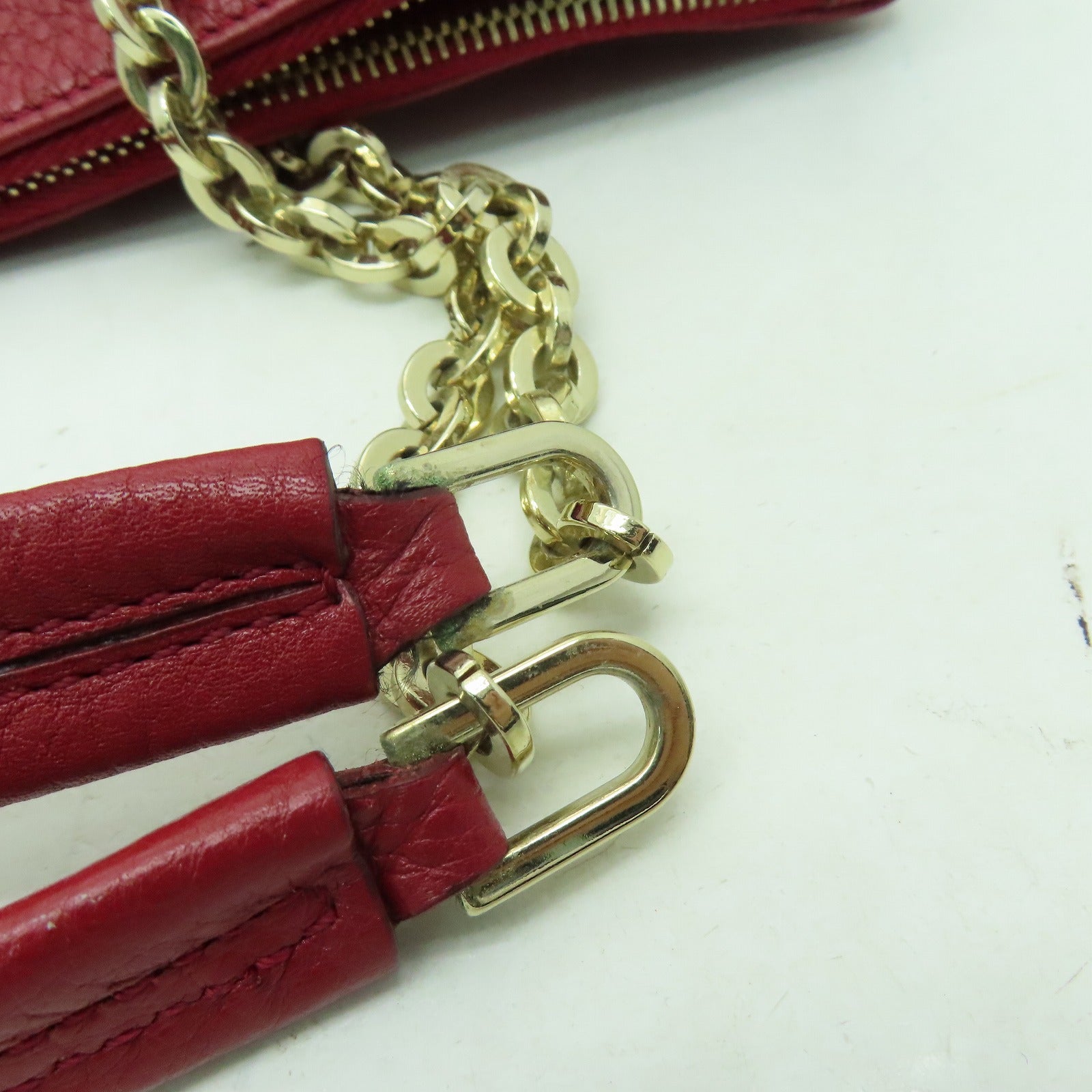Roger Vivier 牛皮皮革Roger Vivier金扣肩背袋紅色