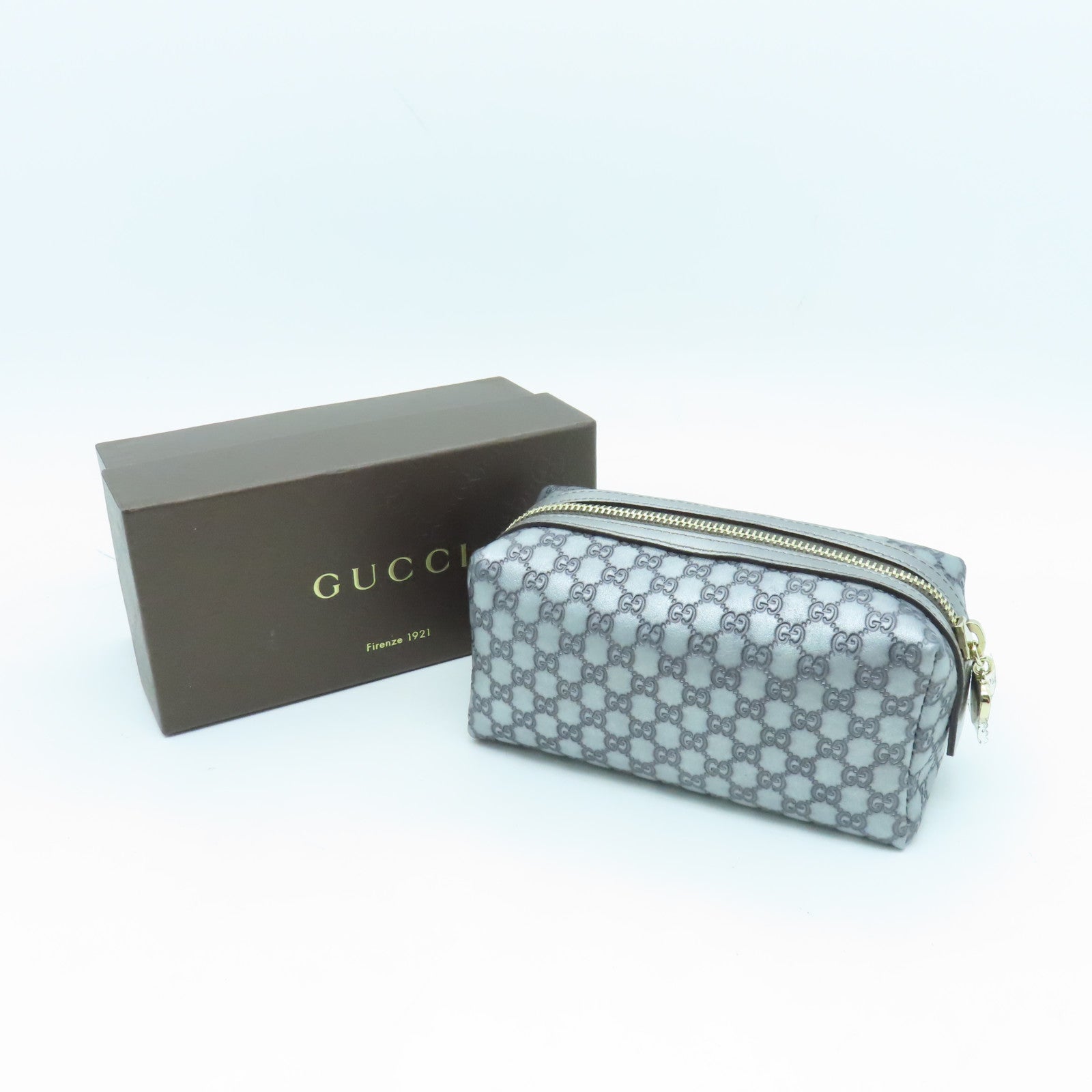 GUCCI 牛皮皮革Pouch金扣手拿包銀色