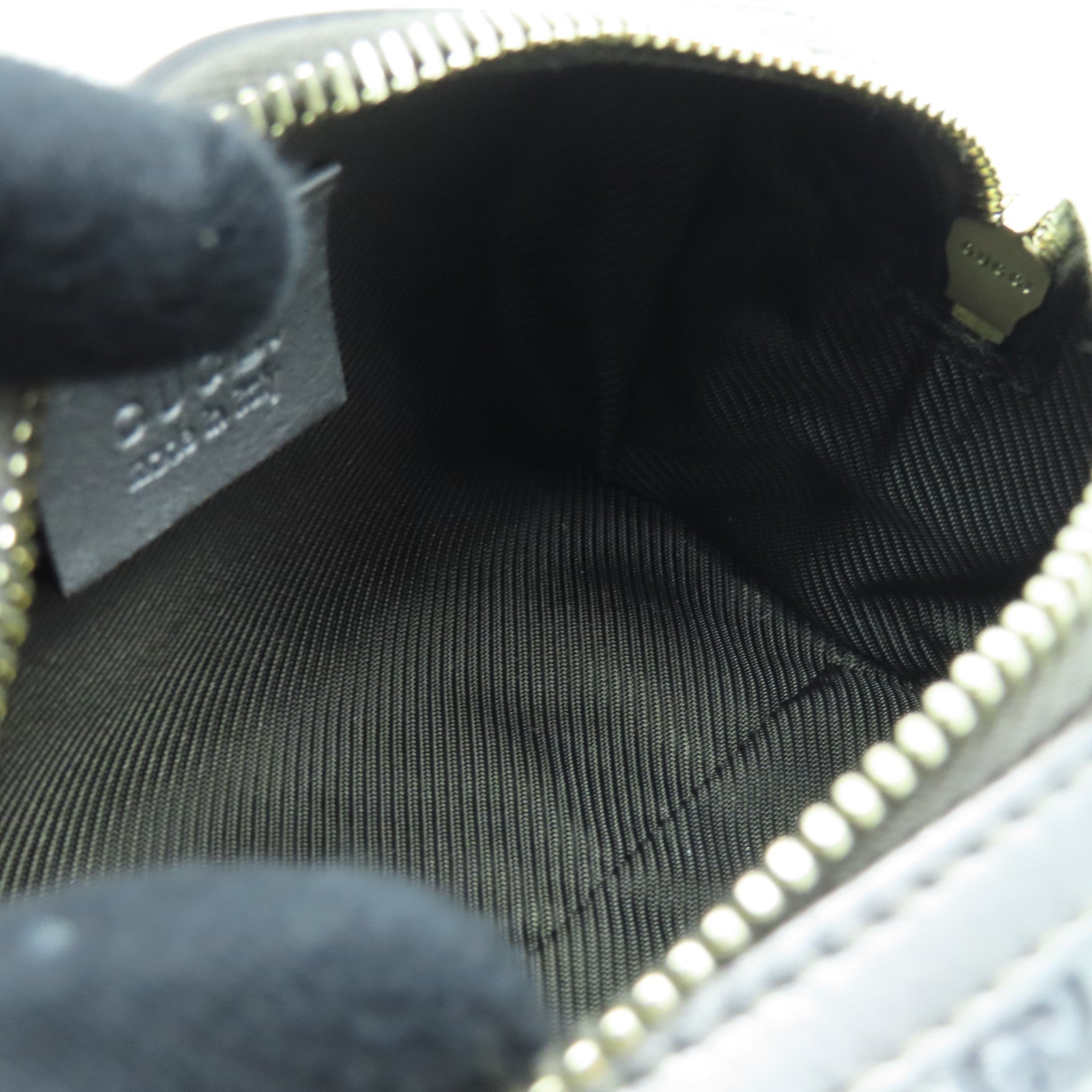 GUCCI 牛皮皮革Pouch金扣手拿包銀色