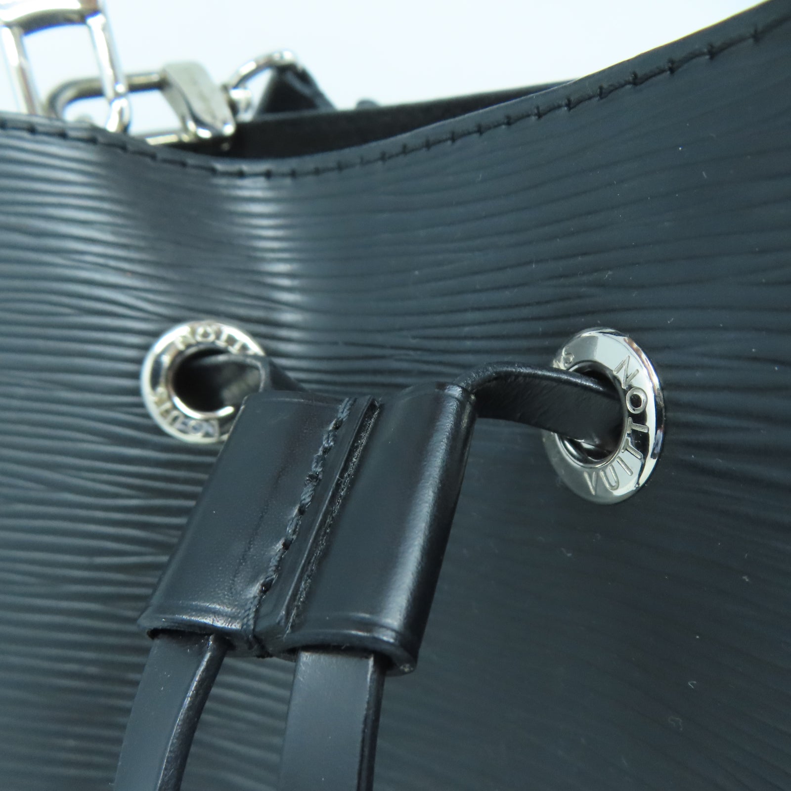 LOUIS VUITTON Epi Neo Noe銀扣肩背袋黑色