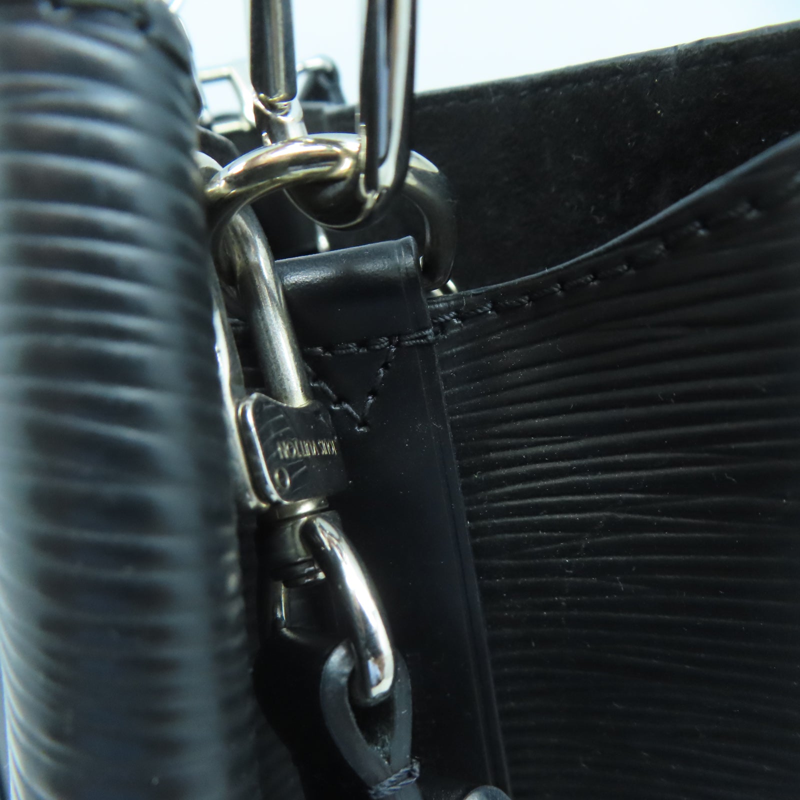 LOUIS VUITTON Epi Neo Noe銀扣肩背袋黑色