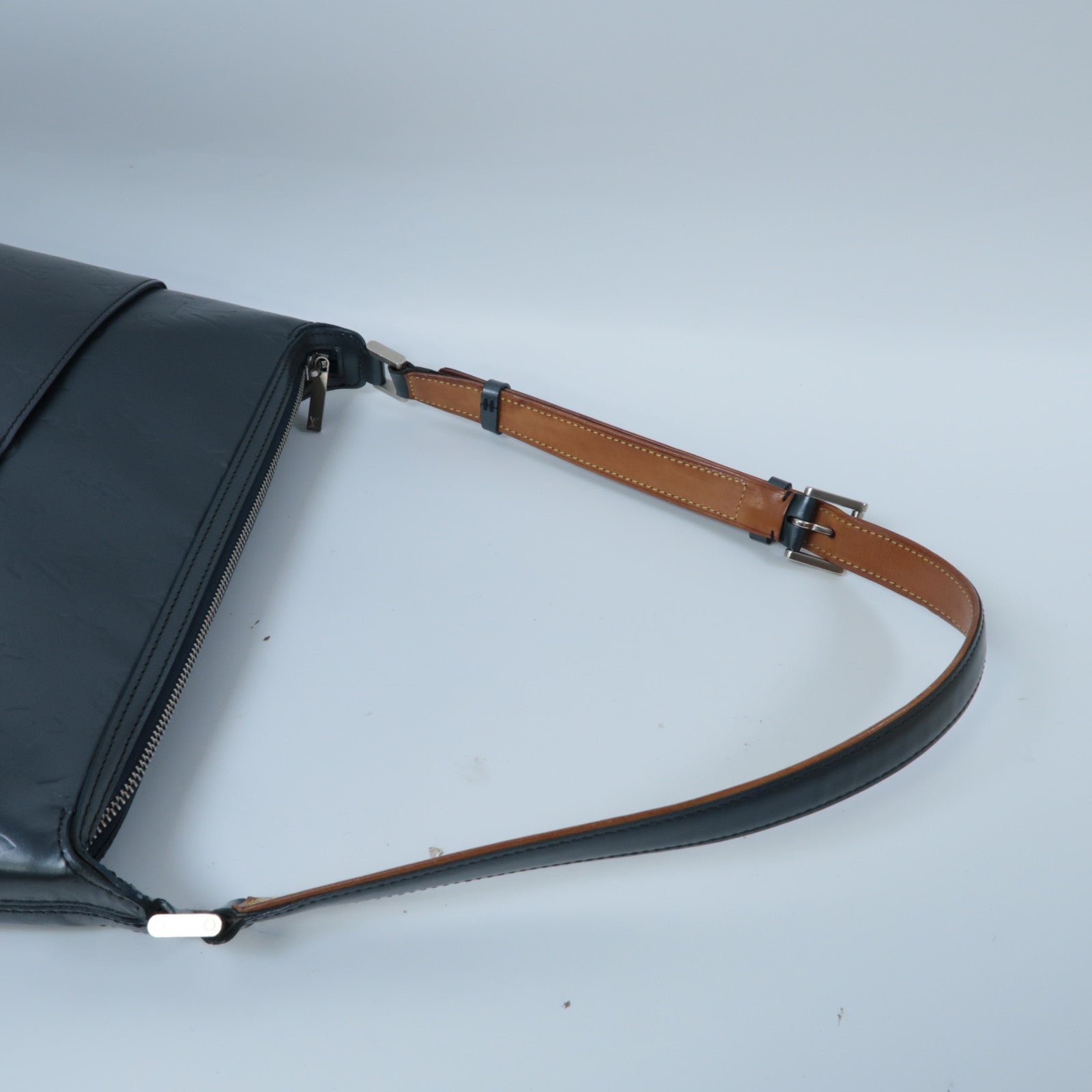 LOUIS VUITTON Monogram Mat Satter Shoulder Bag銀扣肩背袋銀灰色