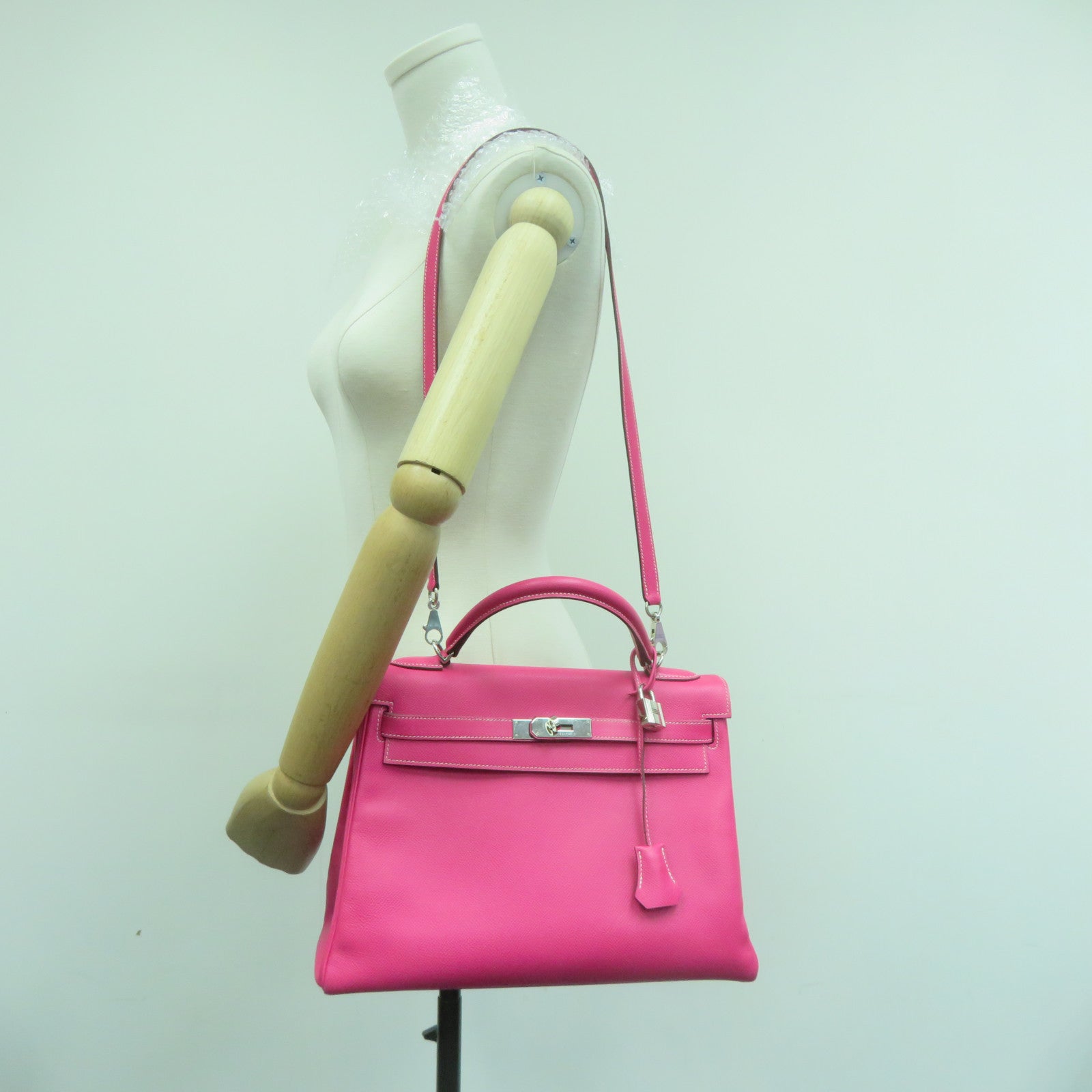 HERMES Epsom皮革Kelly 32银扣手挽肩背两用袋Tosca萤光桃红