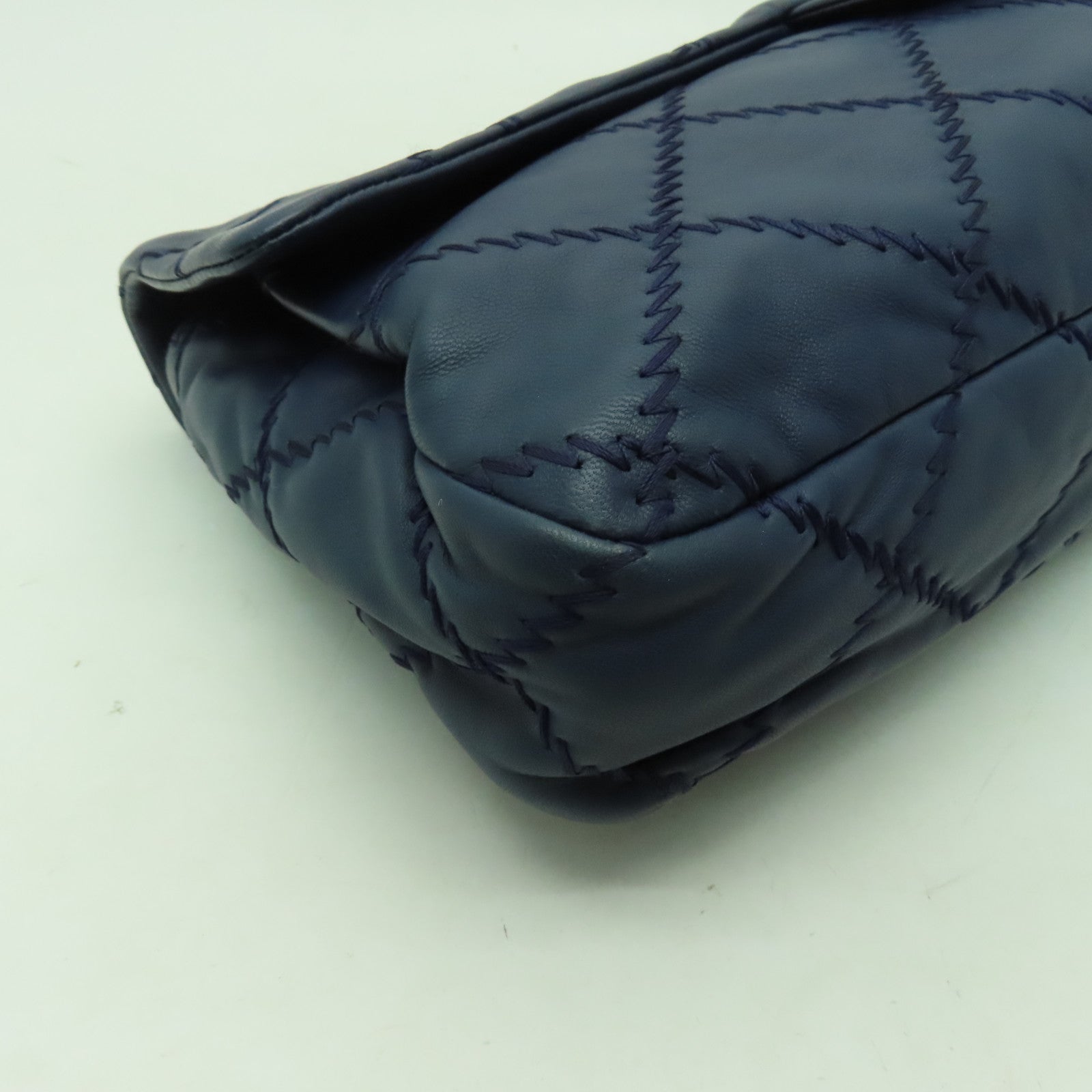 CHANEL 菱格牛皮皮革Chain Shoulder銀扣鏈帶肩背袋深藍色