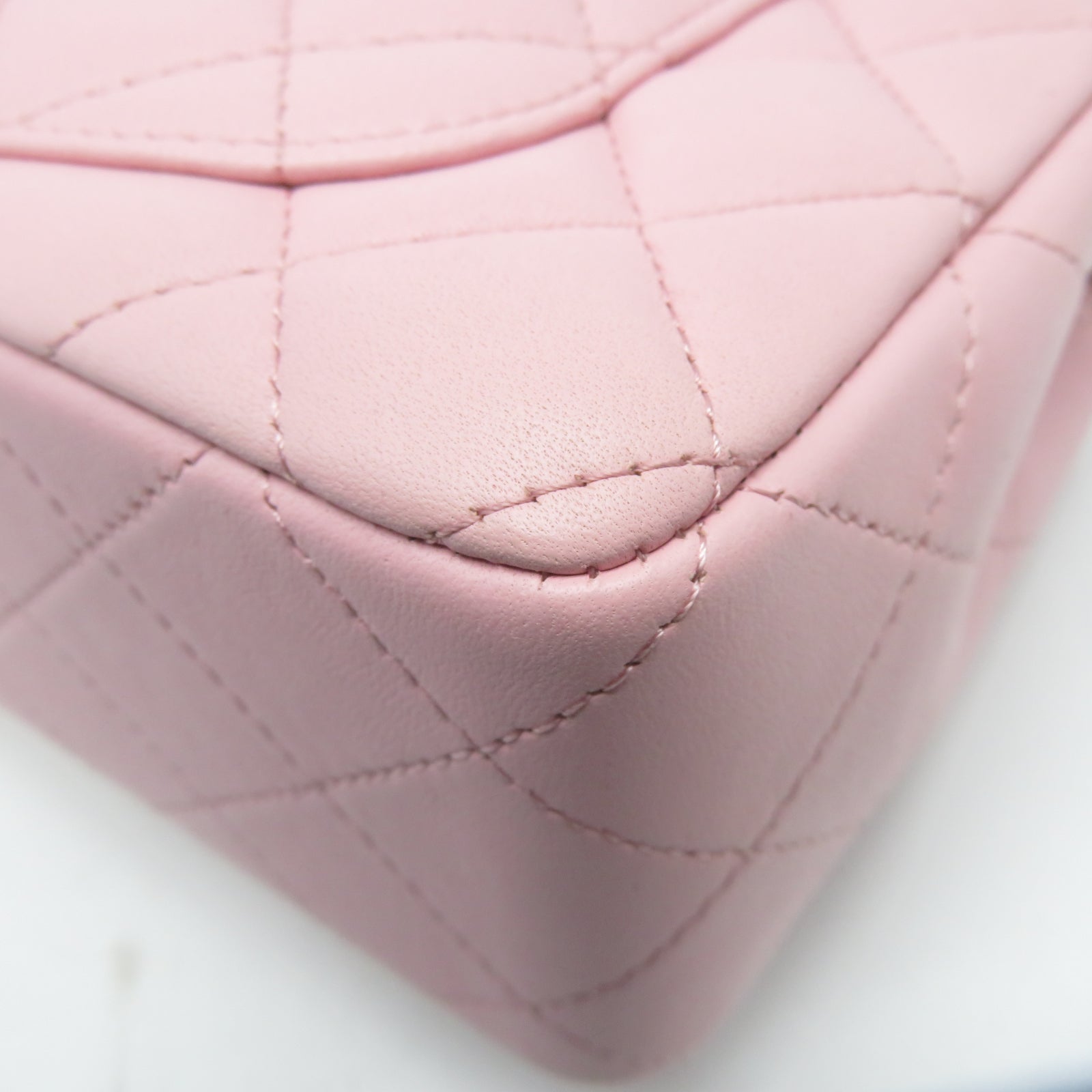 CHANEL 菱格羊皮皮革Classic 20cm金扣鏈帶肩背袋粉紅色