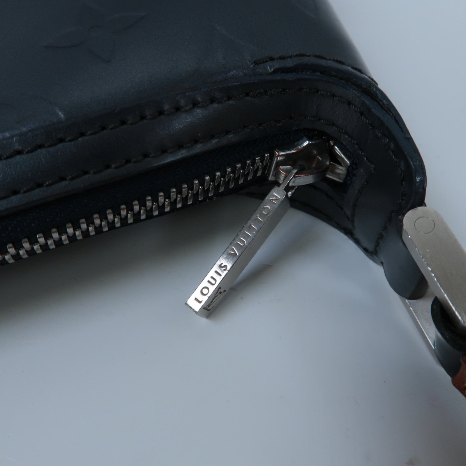 LOUIS VUITTON Monogram Mat Satter Shoulder Bag銀扣肩背袋銀灰色