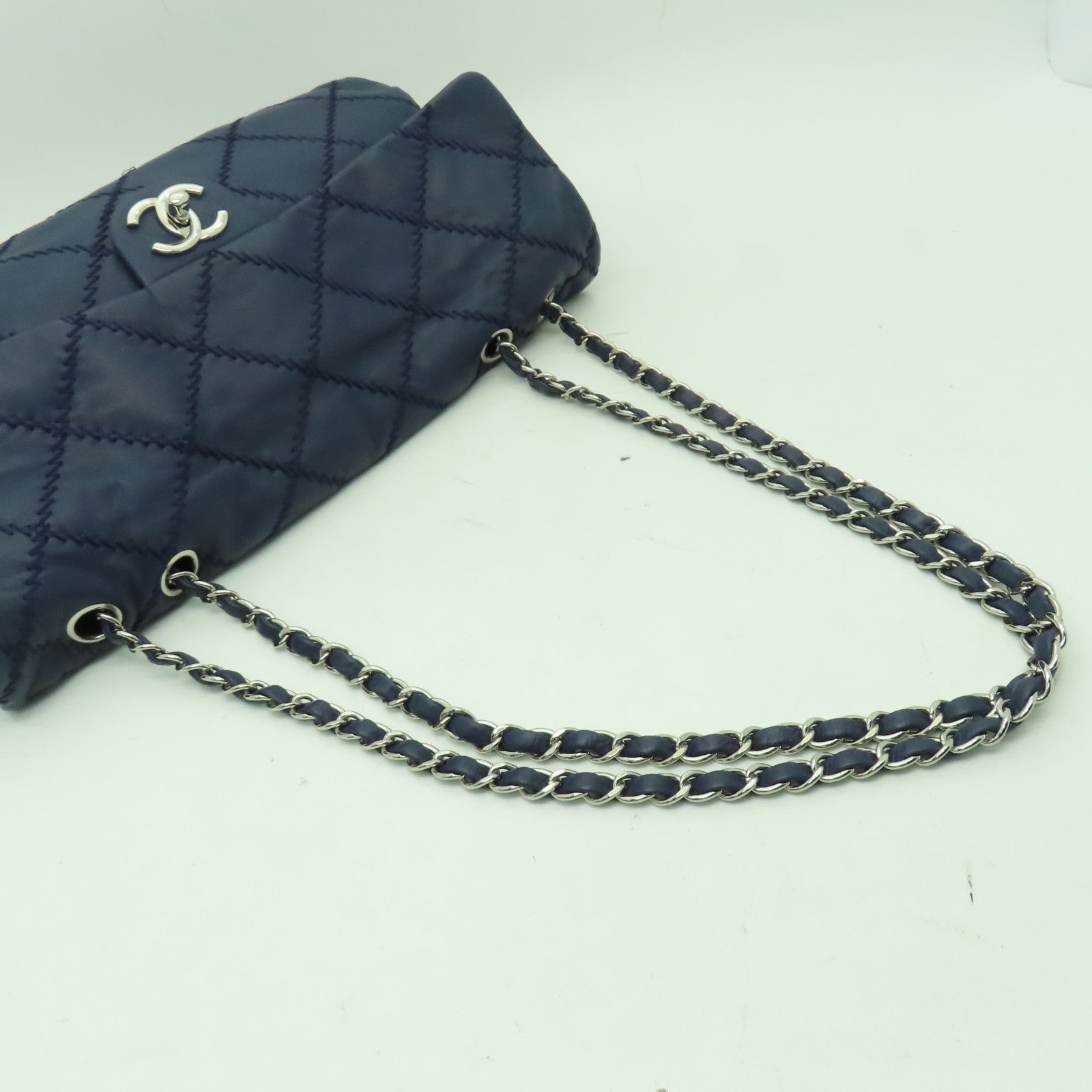 CHANEL 菱格牛皮皮革Chain Shoulder銀扣鏈帶肩背袋深藍色