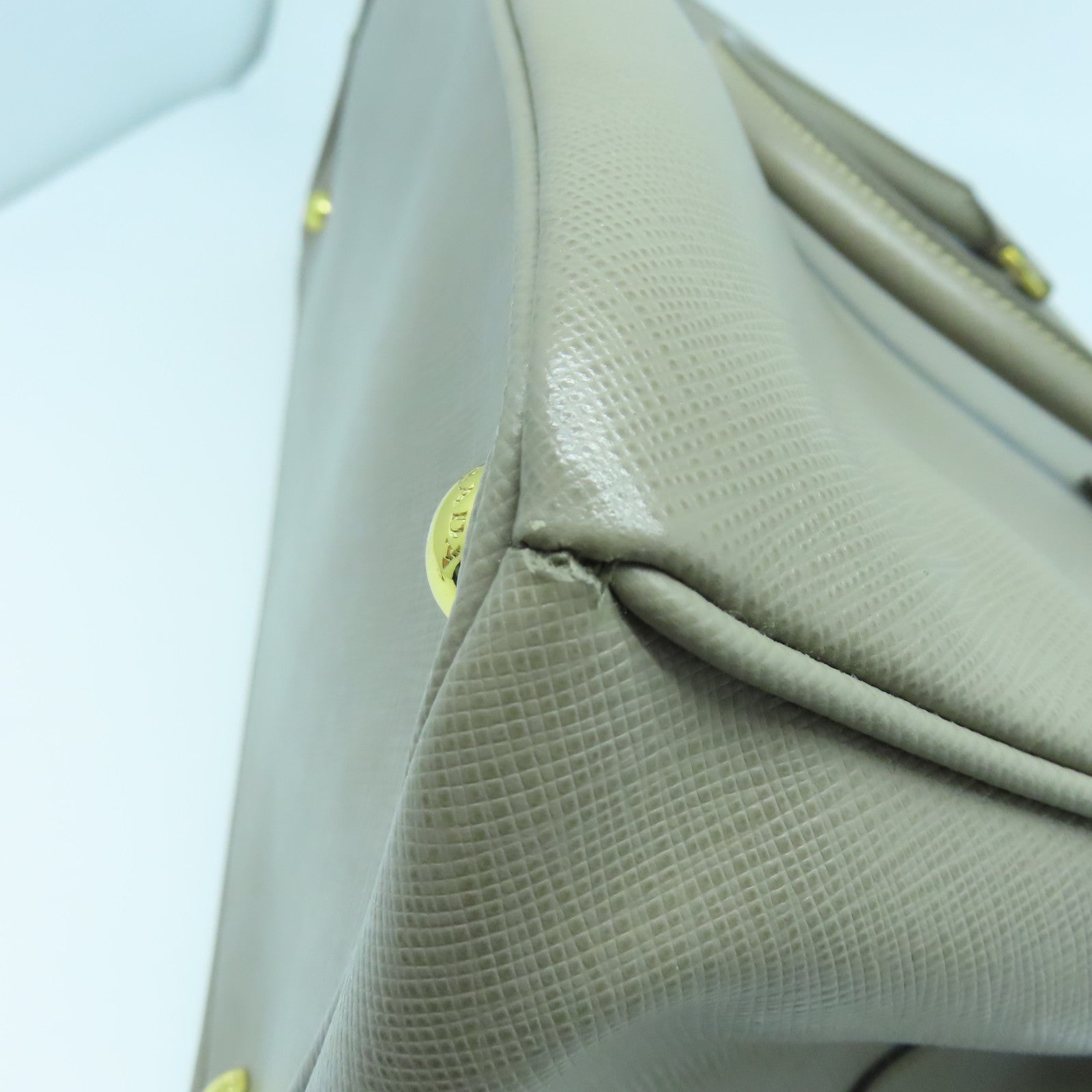 PRADA Saffiano皮革Galleria金扣手挽肩背两用袋灰褐色