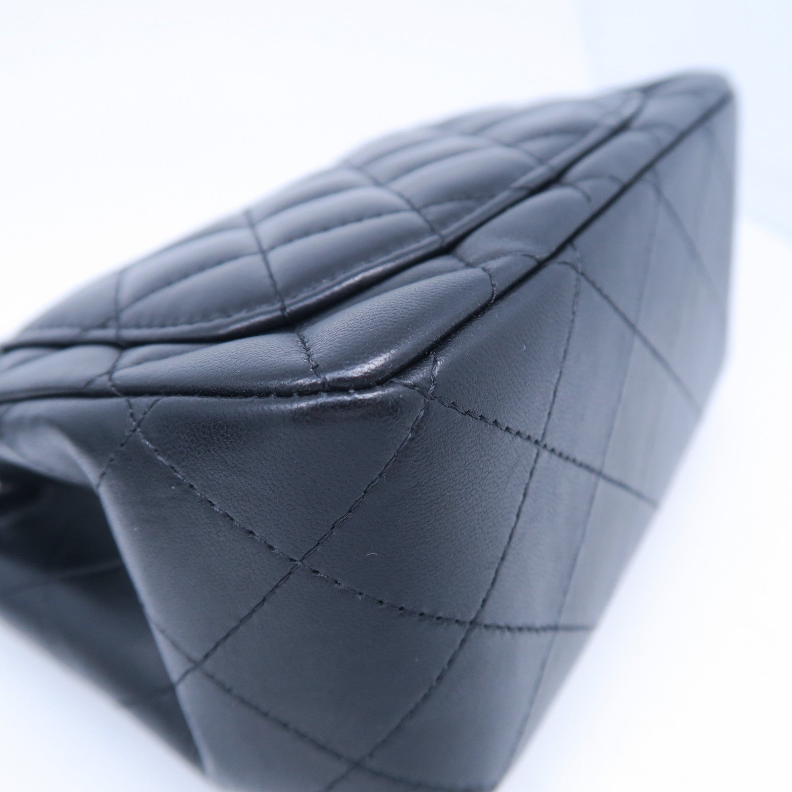 CHANEL 菱格羊皮皮革Mini Square銀扣鏈帶肩背袋黑色