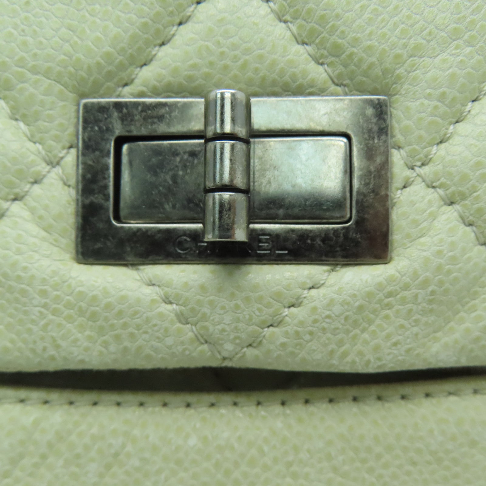 CHANEL 【激减优惠】菱格牛皮皮革Shoulder Bag银扣肩背袋米色