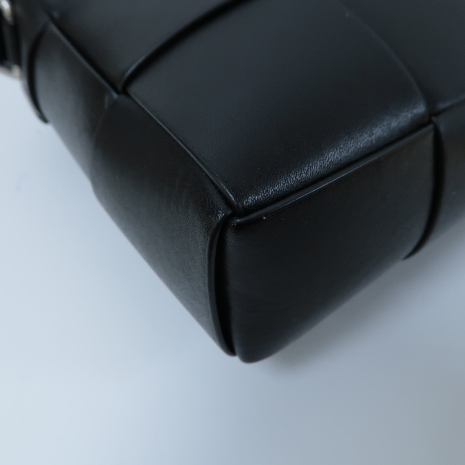 BOTTEGA VENETA 織紋牛皮皮革Cassette Camera Bag銀扣肩背袋黑色/綠色
