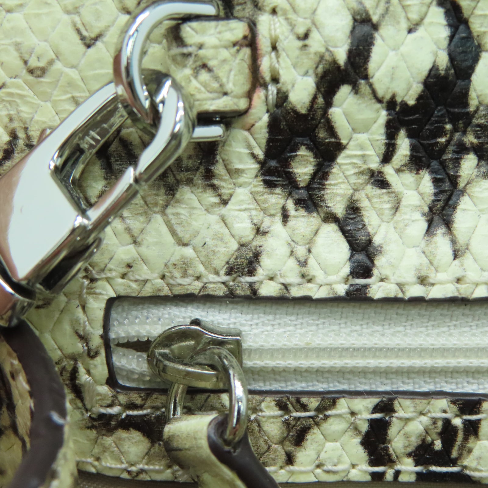 Michael Kors 仿蛇牛皮皮革Chain Shoulder銀扣鏈帶肩背袋白色