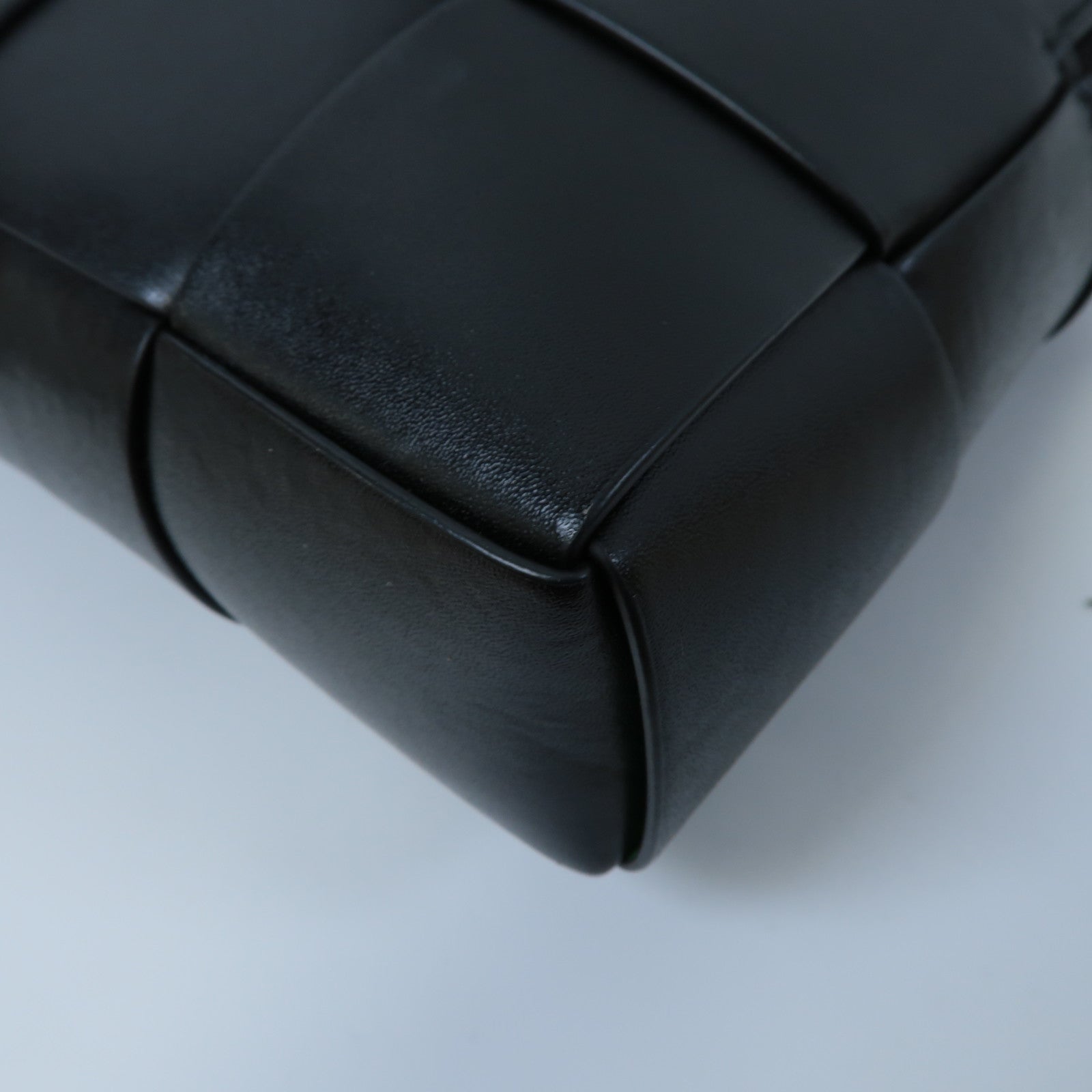 BOTTEGA VENETA 織紋牛皮皮革Cassette Camera Bag銀扣肩背袋黑色/綠色