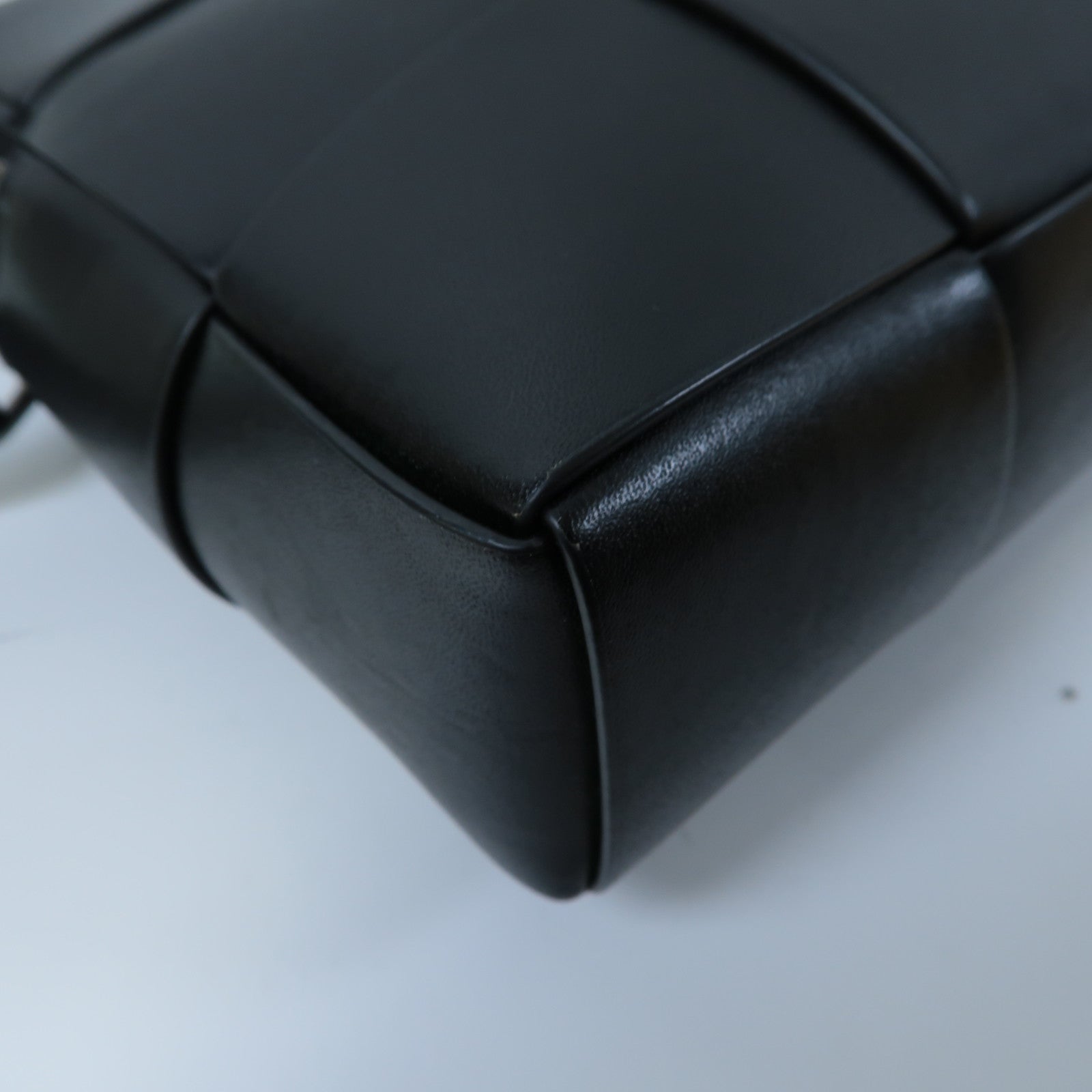 BOTTEGA VENETA 織紋牛皮皮革Cassette Camera Bag銀扣肩背袋黑色/綠色