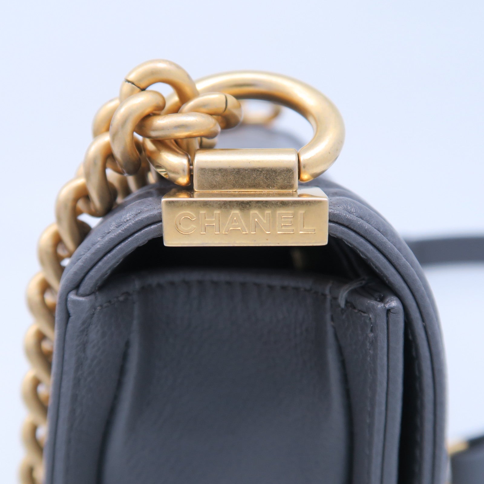 CHANEL 菱格牛皮皮革Mini Boy金扣鏈帶肩背袋灰色
