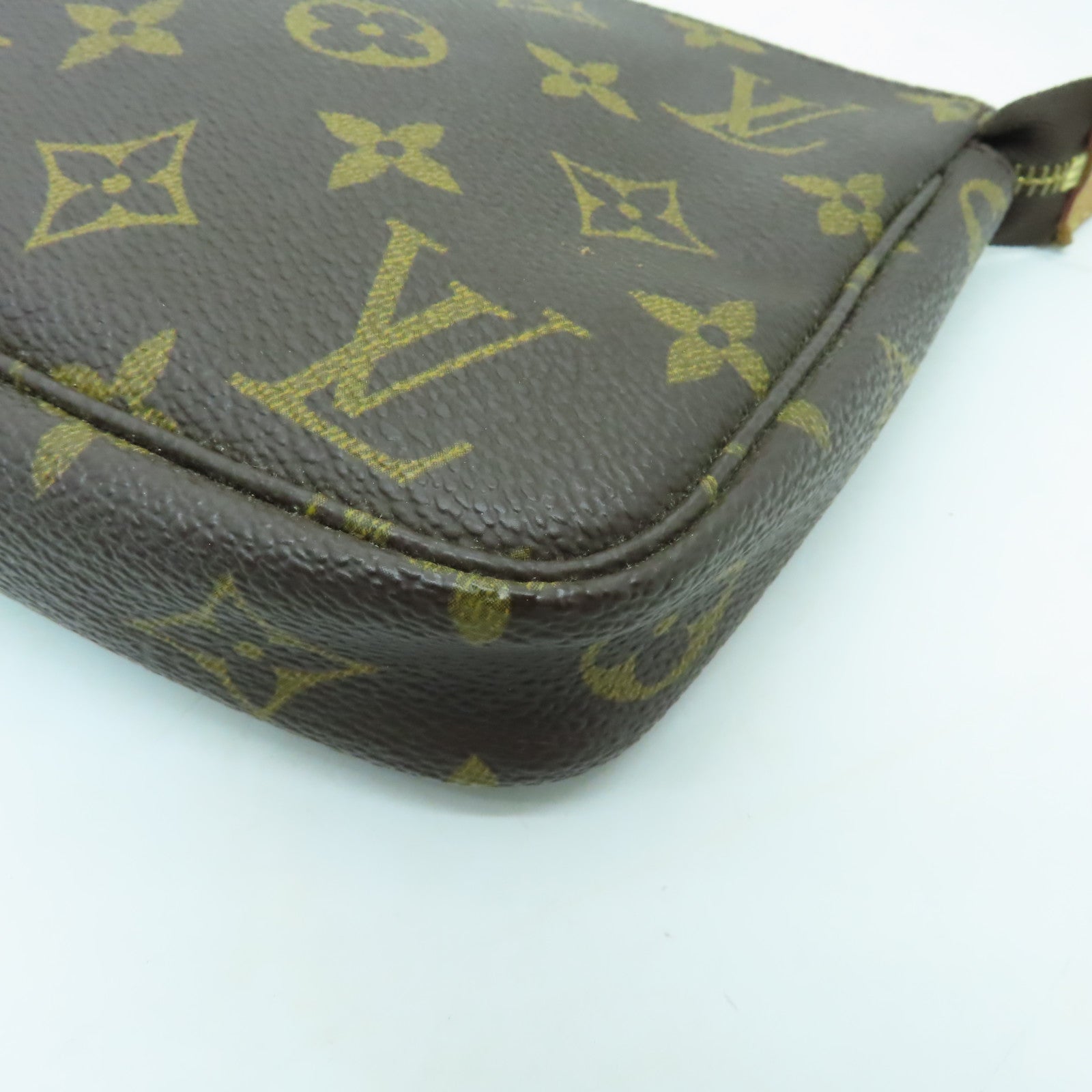 LOUIS VUITTON Monogram Pochette Accessories金扣手提包啡色