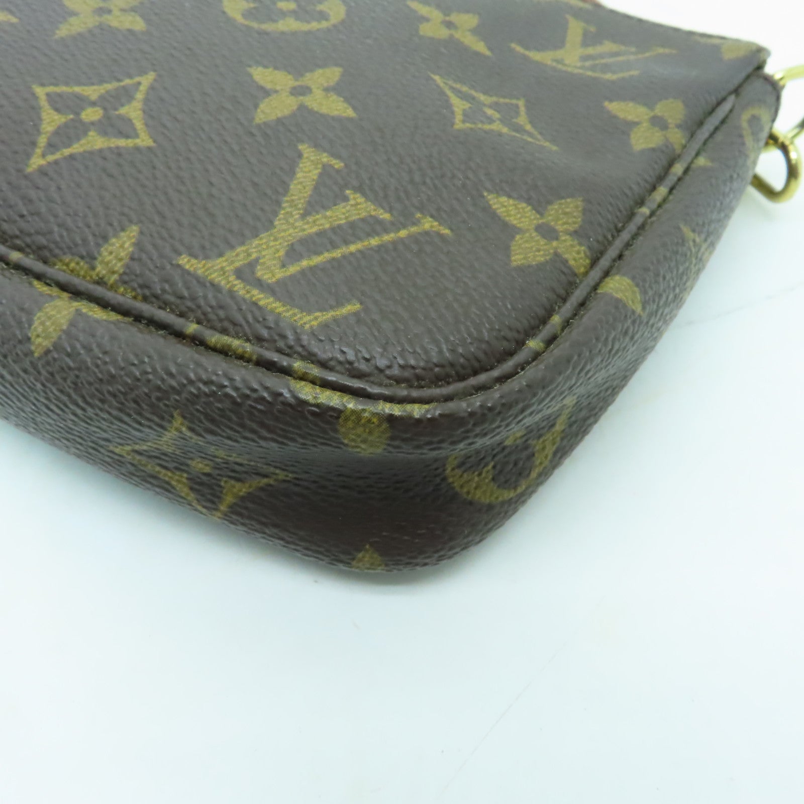 LOUIS VUITTON Monogram Pochette Accessories金扣手提包啡色