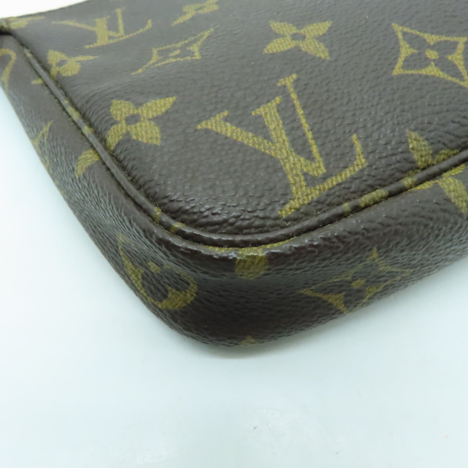 LOUIS VUITTON Monogram Pochette Accessories金扣手提包啡色