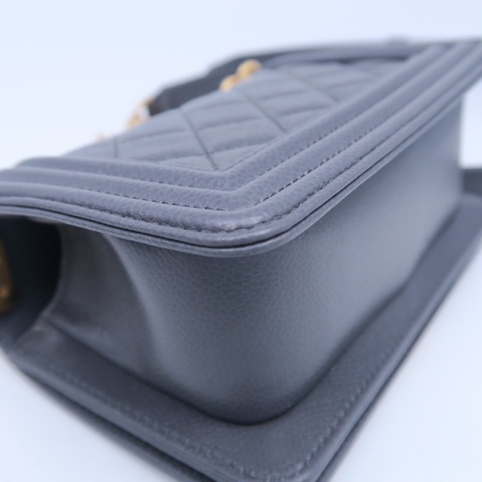 CHANEL 菱格牛皮皮革Mini Boy金扣鏈帶肩背袋灰色