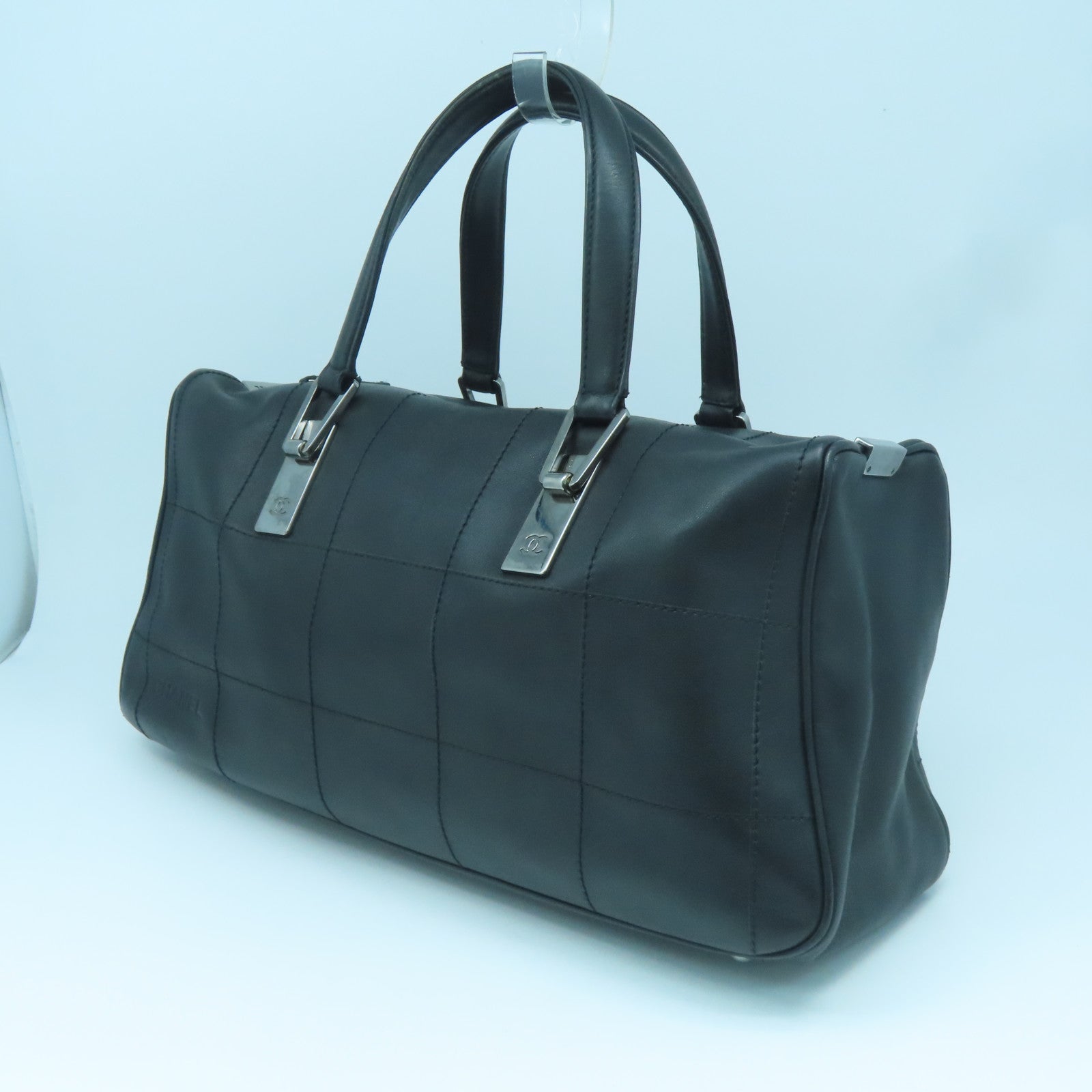 CHANEL cowhide leather Handbag silver buckle handle bag black