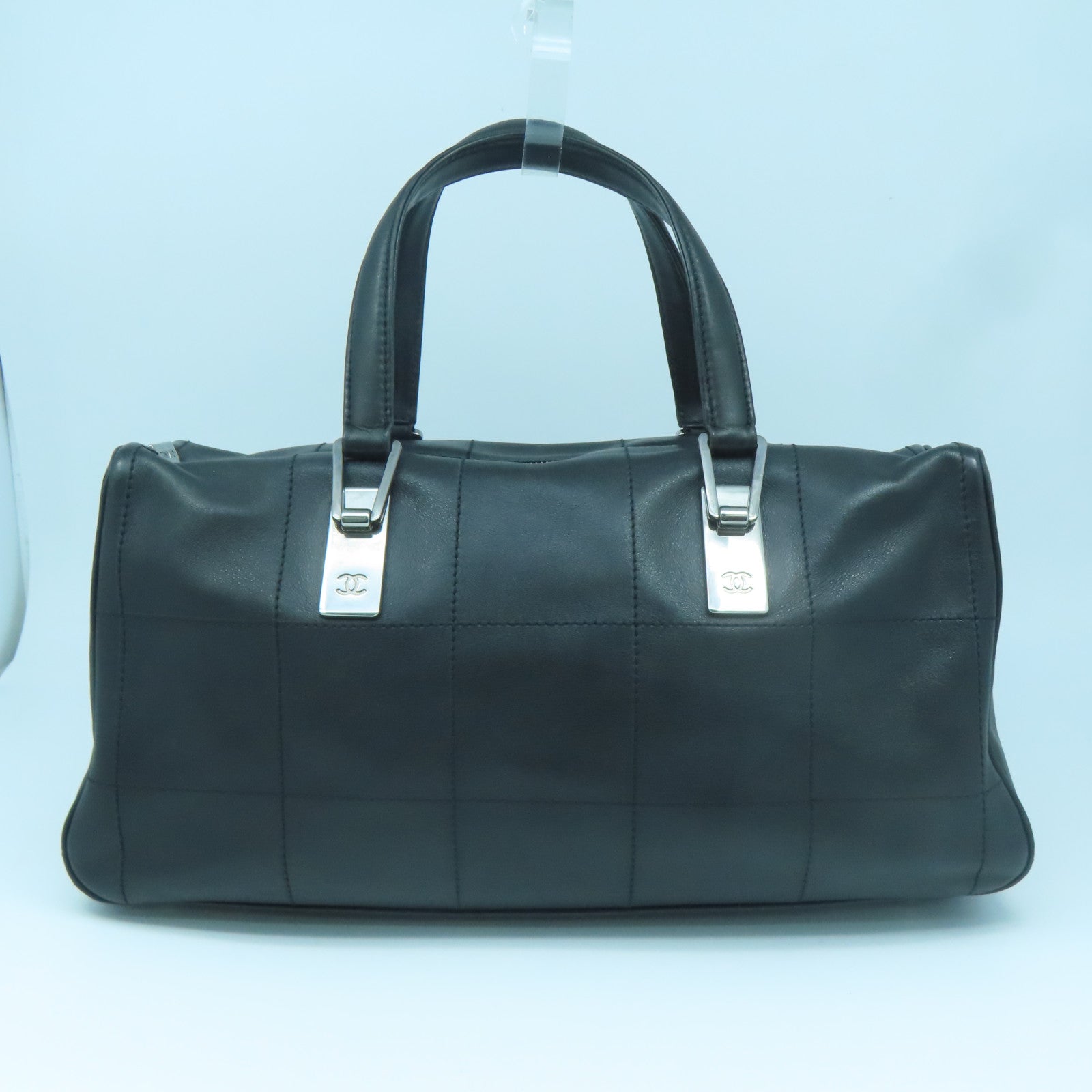 CHANEL cowhide leather Handbag silver buckle handle bag black