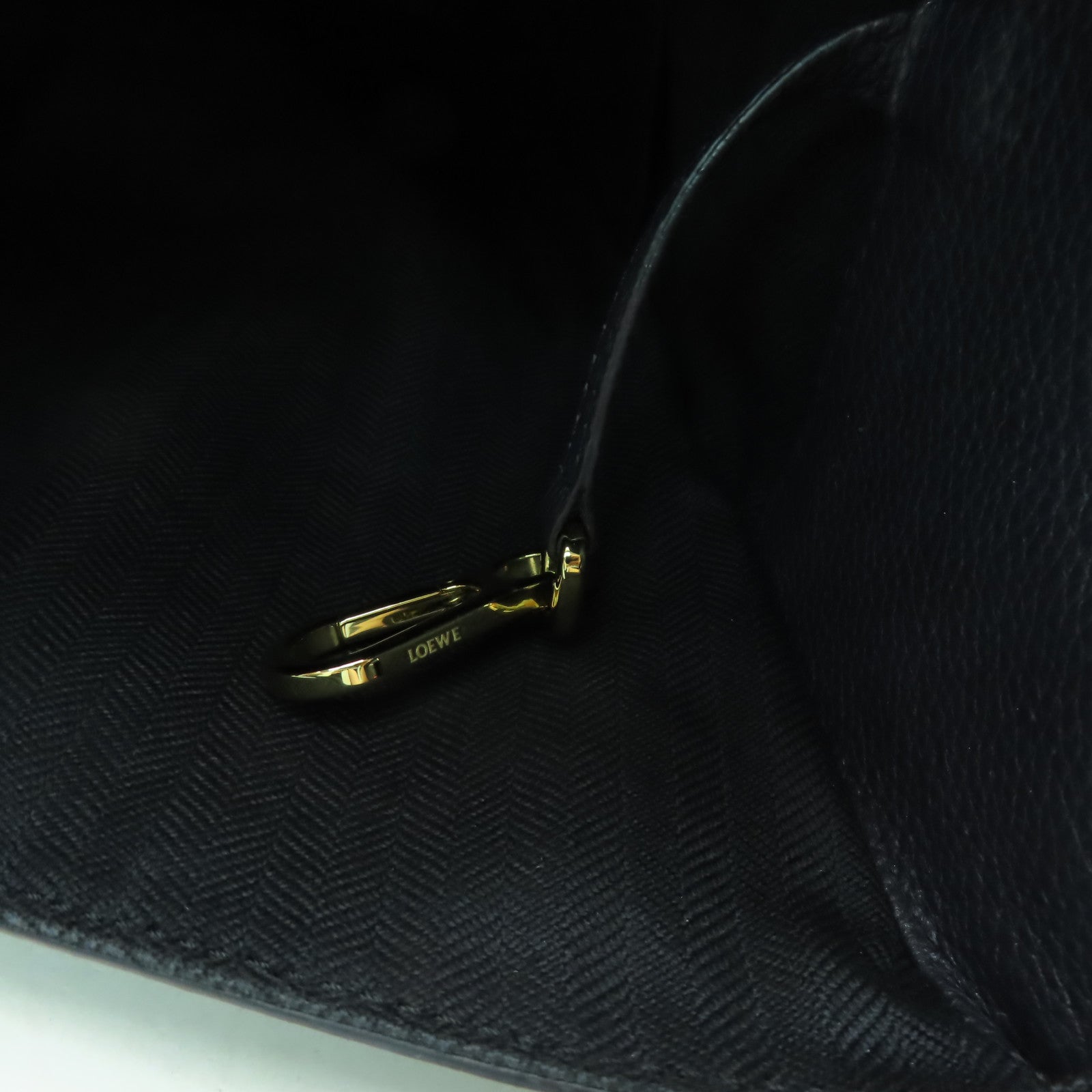 LOEWE 牛皮皮革Hammock Medium金扣手挽肩背兩用袋黑色
