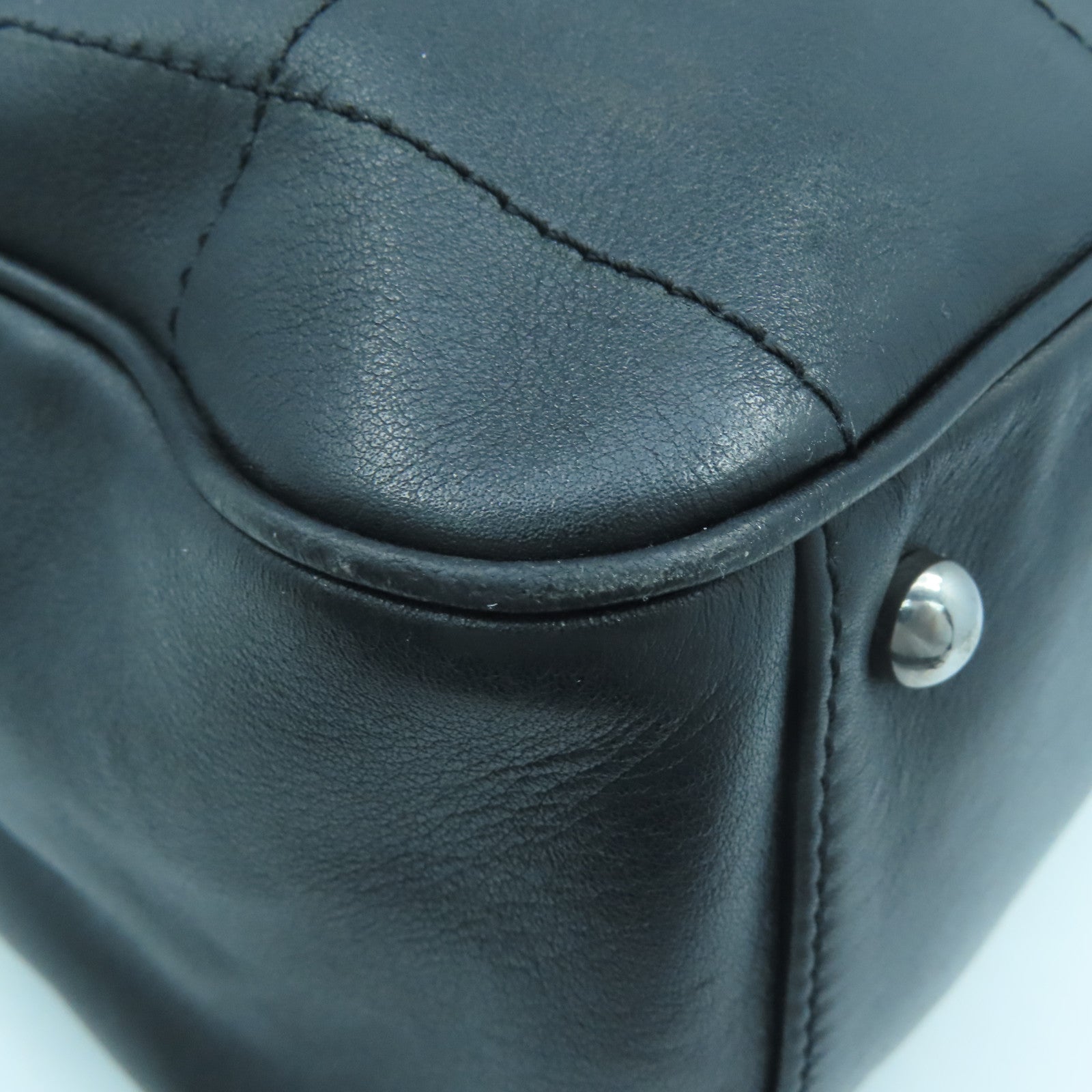 CHANEL cowhide leather Handbag silver buckle handle bag black
