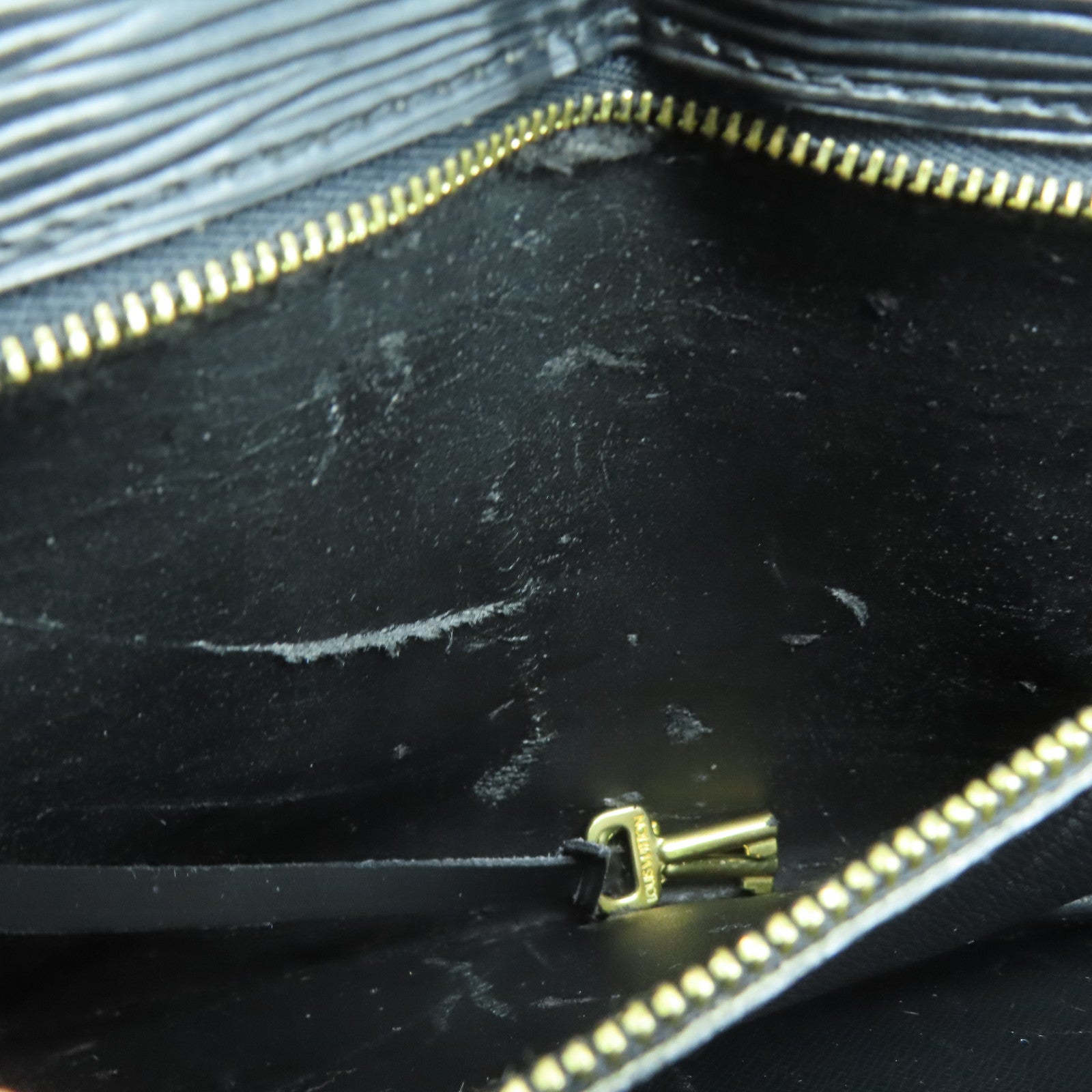 LOUIS VUITTON Epi Pochette Sellier Dragonne Pouch金扣手拿包黑色