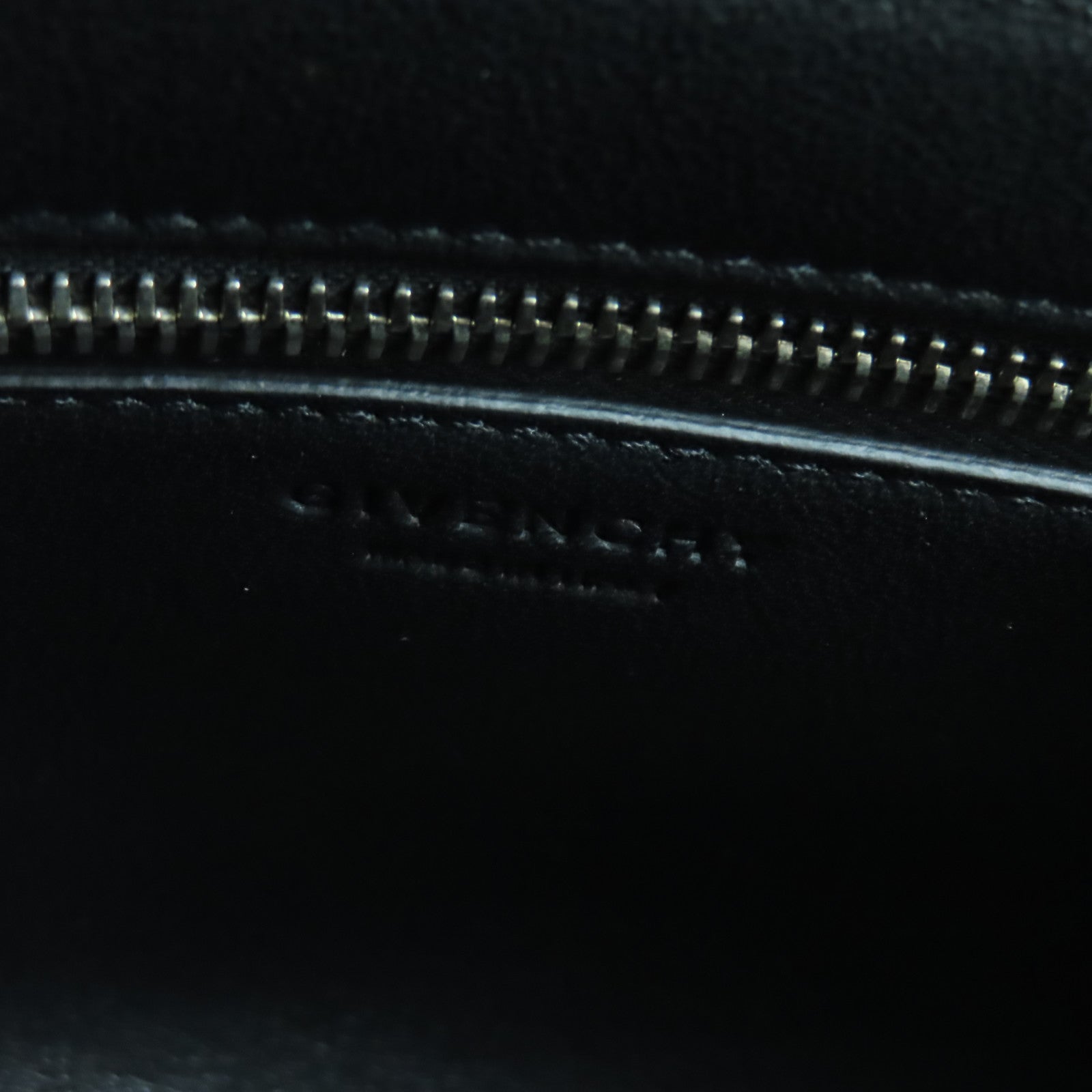 GIVENCHY 牛皮皮革Horizon Bag銀扣肩背袋黑色
